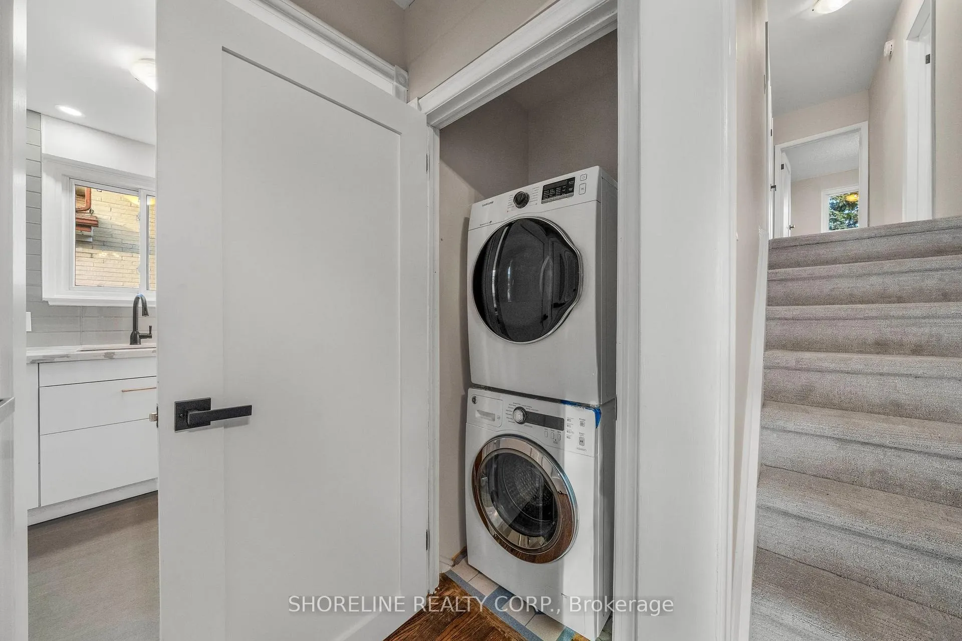 Photo 14 of Unit Upper, 608 Raphael Avenue, Mississauga, Mineola — HOMEH