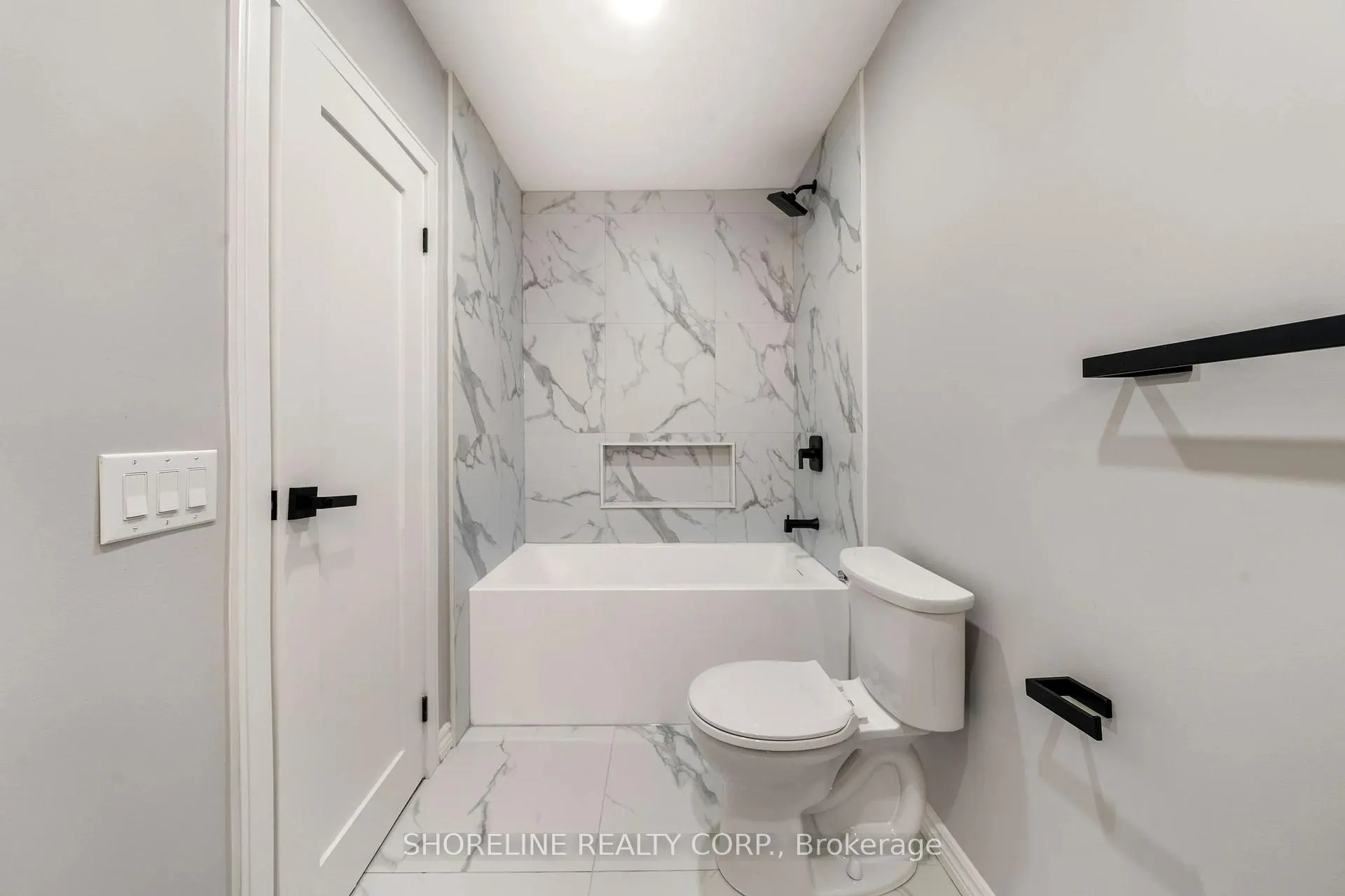 Photo 17 of Unit Upper, 608 Raphael Avenue, Mississauga, Mineola — HOMEH