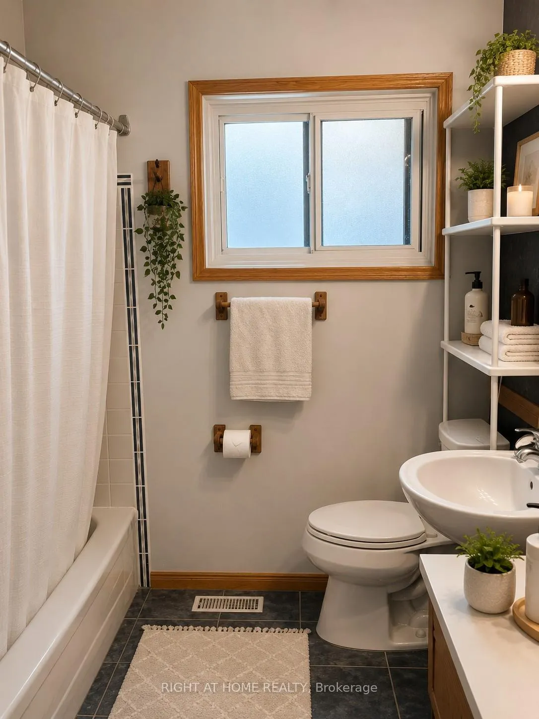 Photo 5 of 82 Blackwood Crescent, Hamilton, Ainslie Wood — HOMEH
