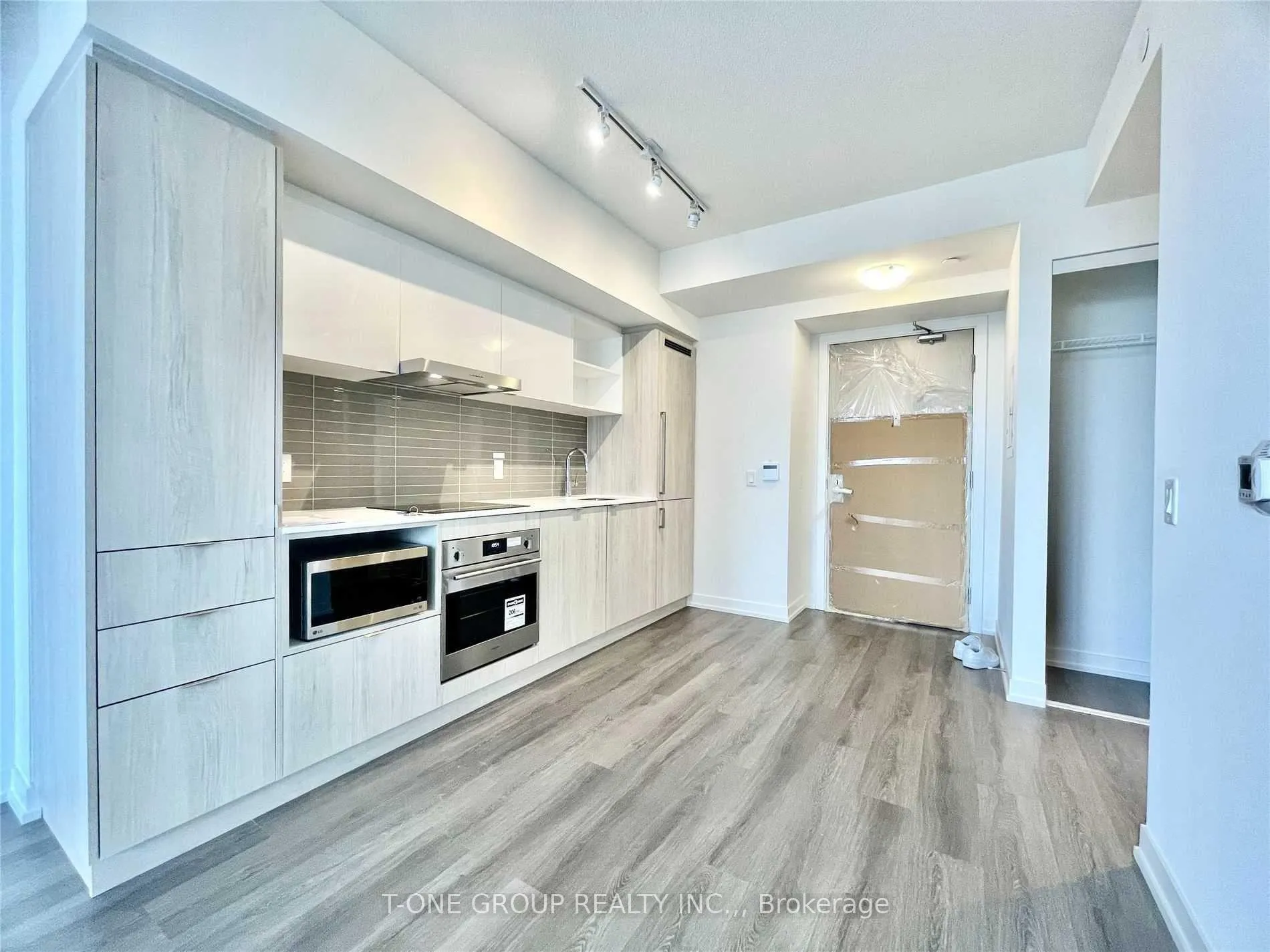 Photo 9 of 138 Downes Street, Toronto, Waterfront Communities — HOMEH