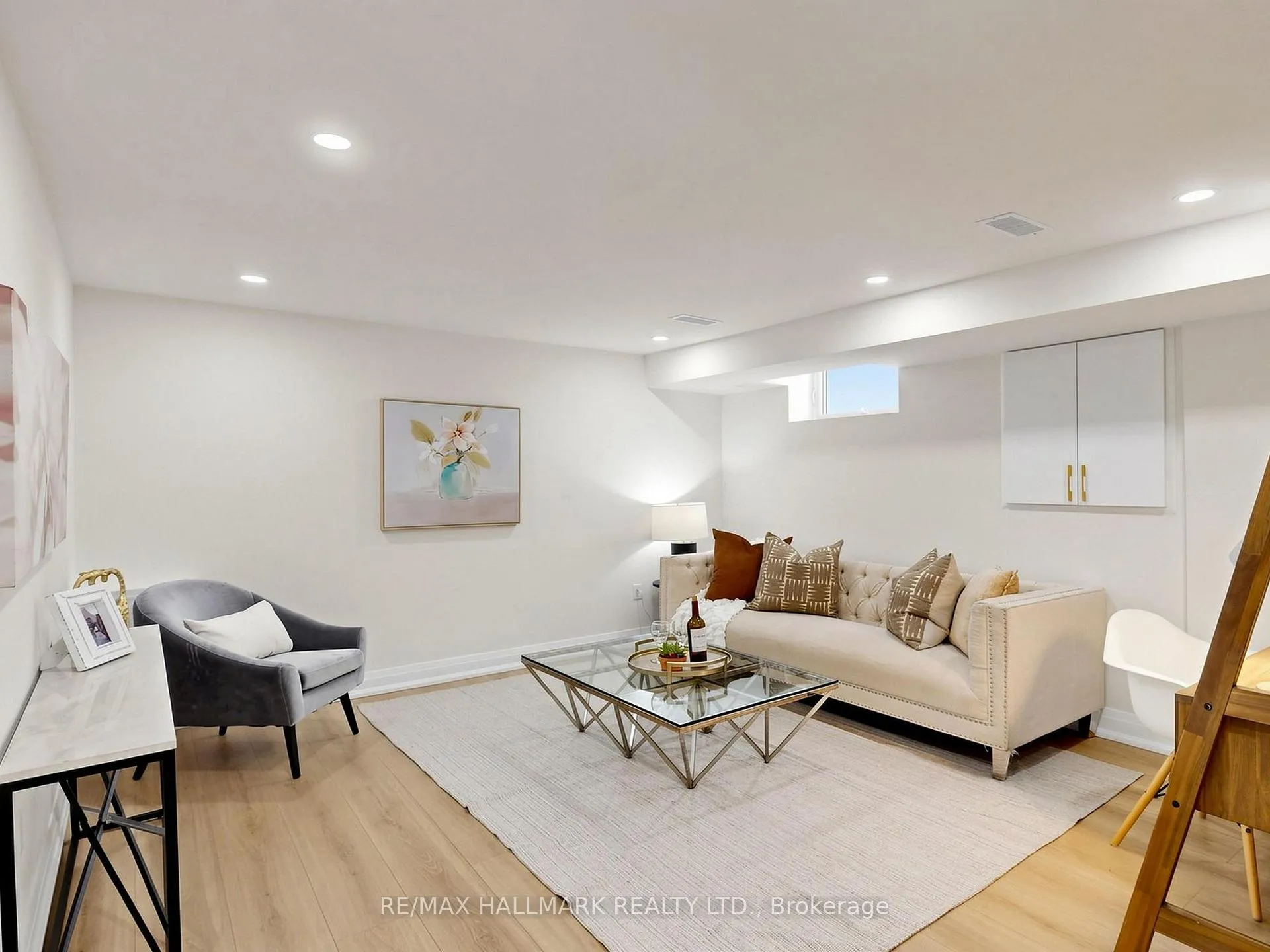 Photo 13 of 44 Queensdale Avenue, Toronto, Danforth Village-East York — HOMEH
