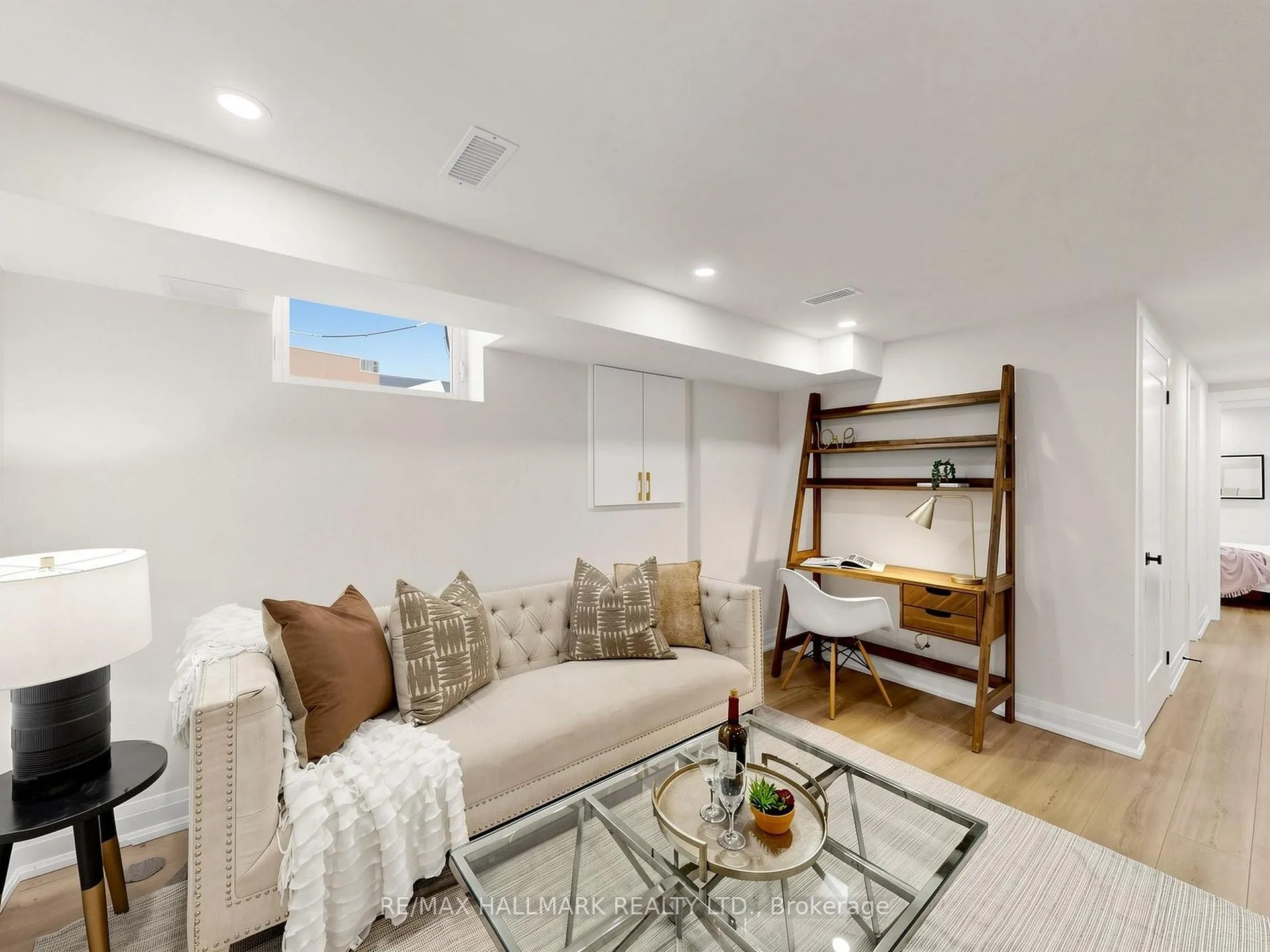 Photo 14 of 44 Queensdale Avenue, Toronto, Danforth Village-East York — HOMEH