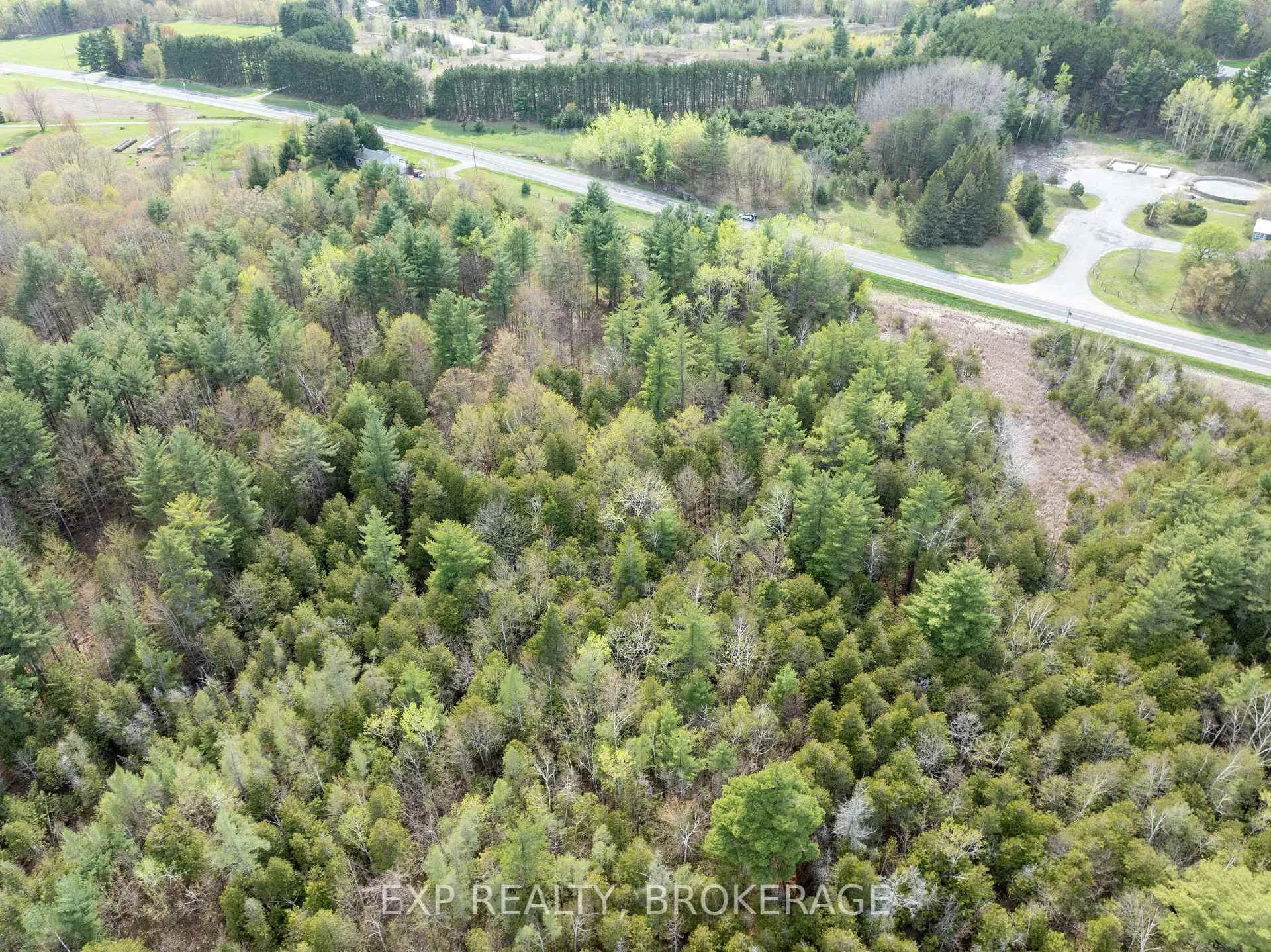 Photo 3 of 7666 Highway 38 Road, Frontenac, Frontenac South — HOMEH