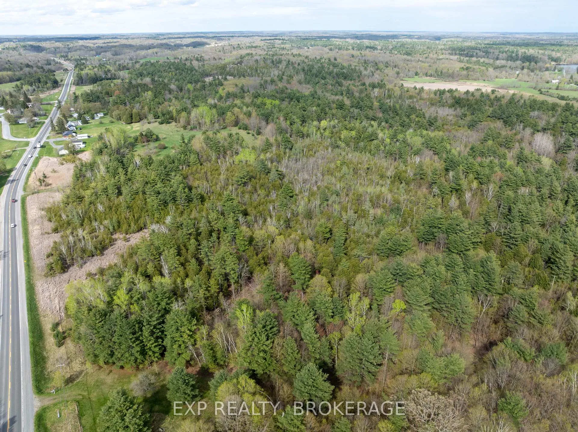 Photo 4 of 7666 Highway 38 Road, Frontenac, Frontenac South — HOMEH