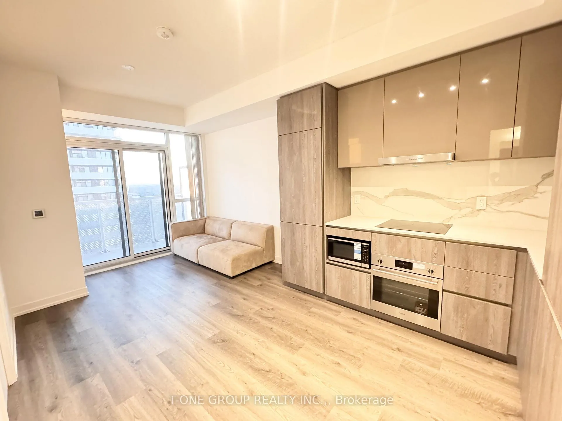 Photo 2 of Unit 2515, 8 Interchange Way, Vaughan, Vaughan Corporate Centre — HOMEH