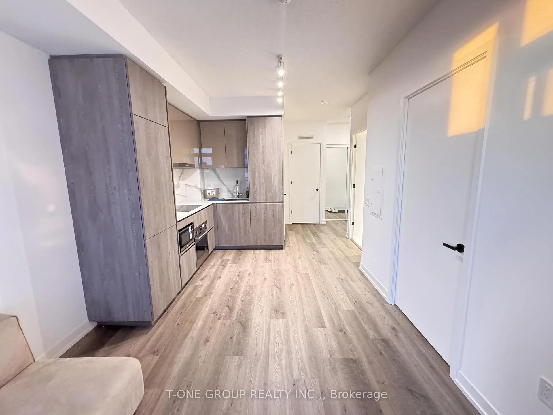 Photo 3 of Unit 2515, 8 Interchange Way, Vaughan, Vaughan Corporate Centre — HOMEH