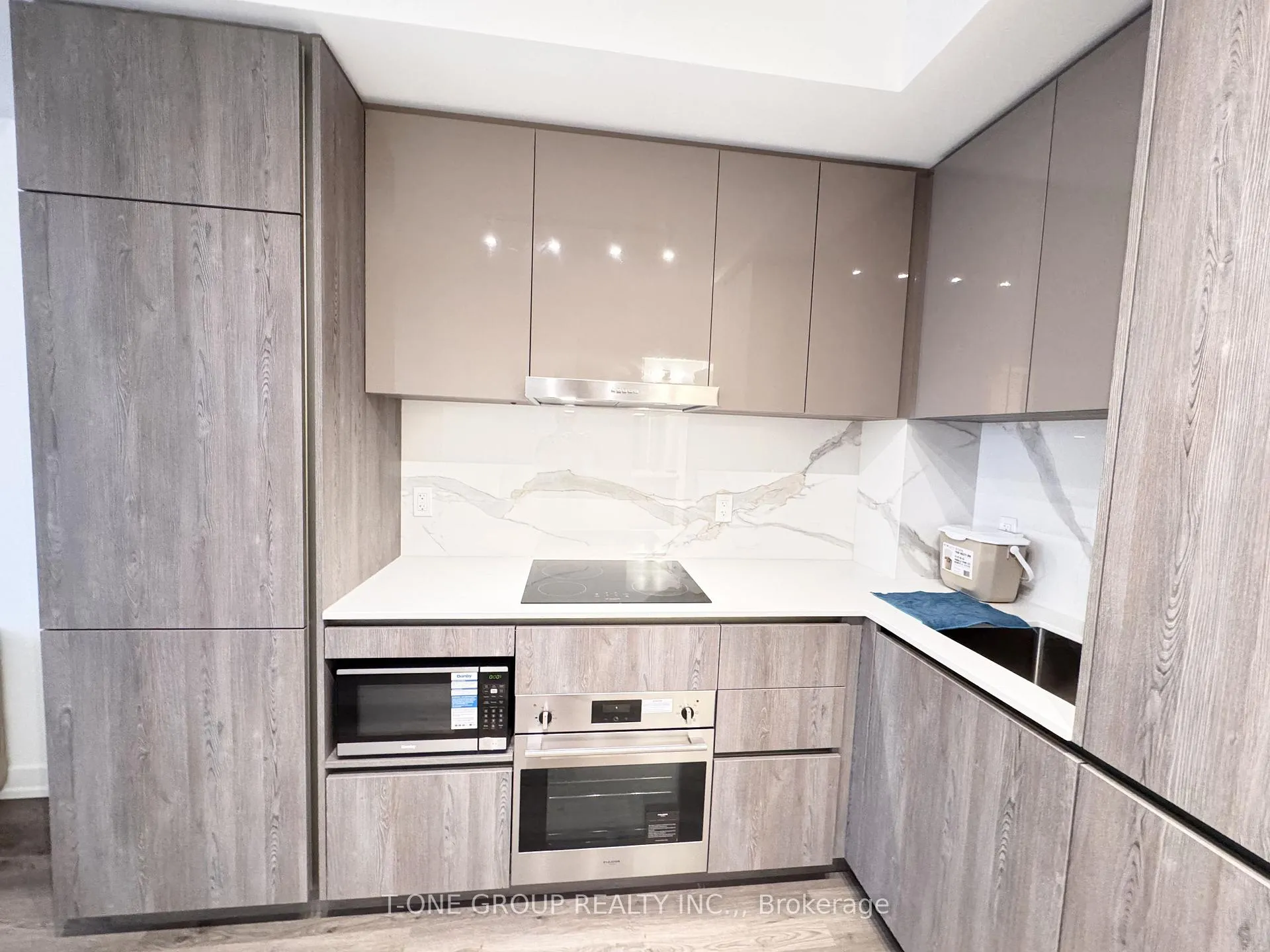 Photo 4 of Unit 2515, 8 Interchange Way, Vaughan, Vaughan Corporate Centre — HOMEH