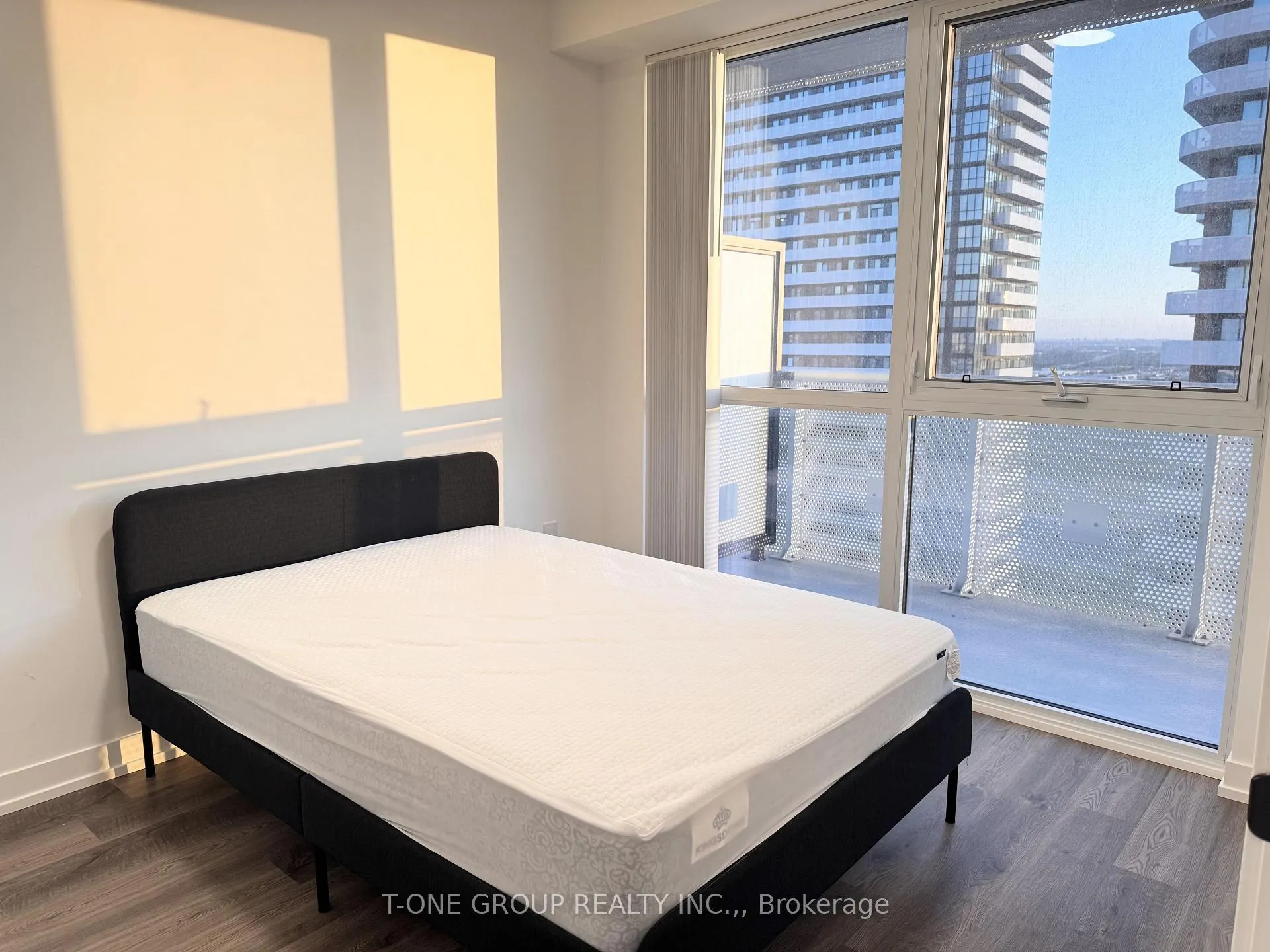 Photo 5 of Unit 2515, 8 Interchange Way, Vaughan, Vaughan Corporate Centre — HOMEH