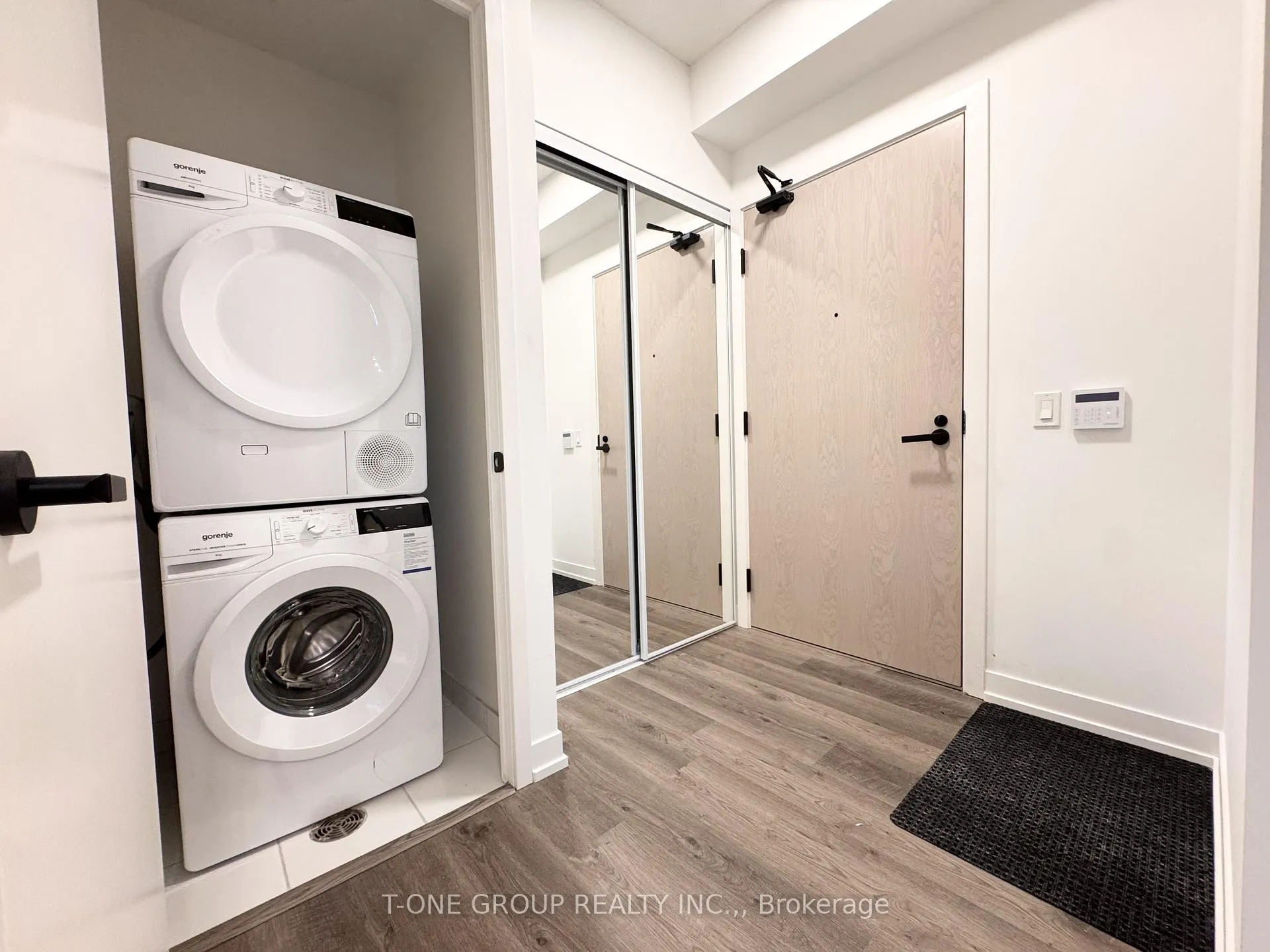 Photo 10 of Unit 2515, 8 Interchange Way, Vaughan, Vaughan Corporate Centre — HOMEH