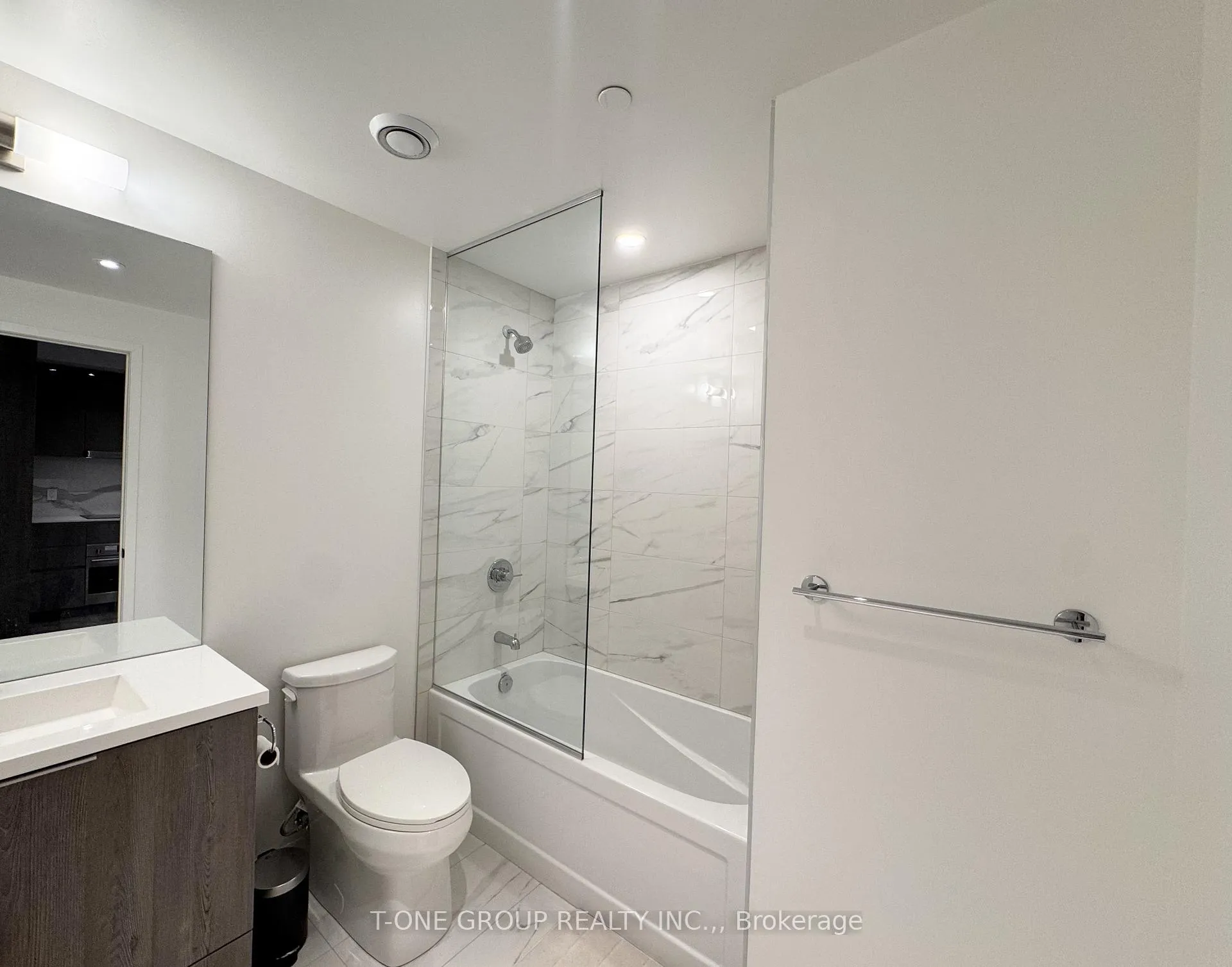Photo 12 of Unit 2515, 8 Interchange Way, Vaughan, Vaughan Corporate Centre — HOMEH