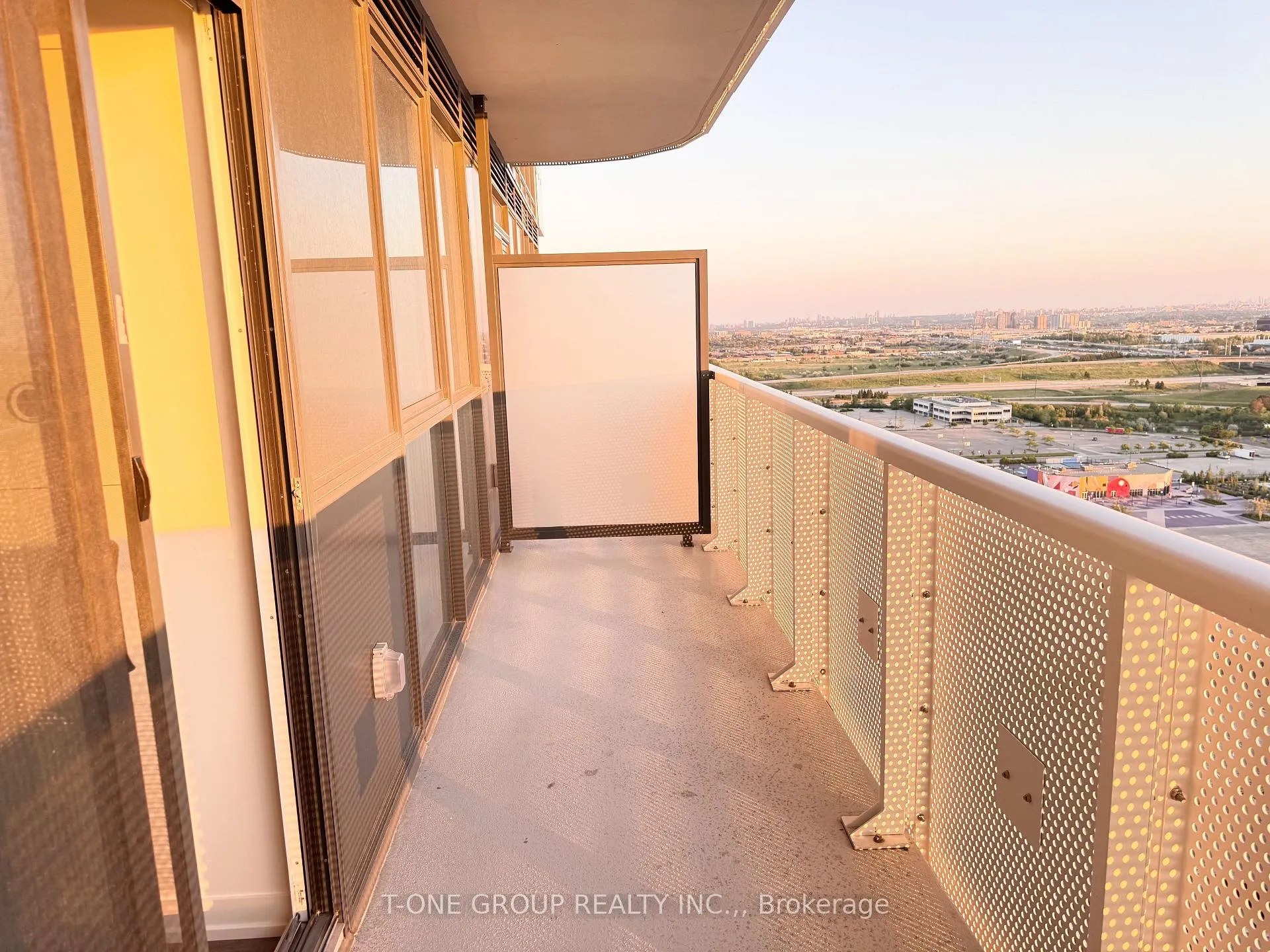 Photo 13 of Unit 2515, 8 Interchange Way, Vaughan, Vaughan Corporate Centre — HOMEH