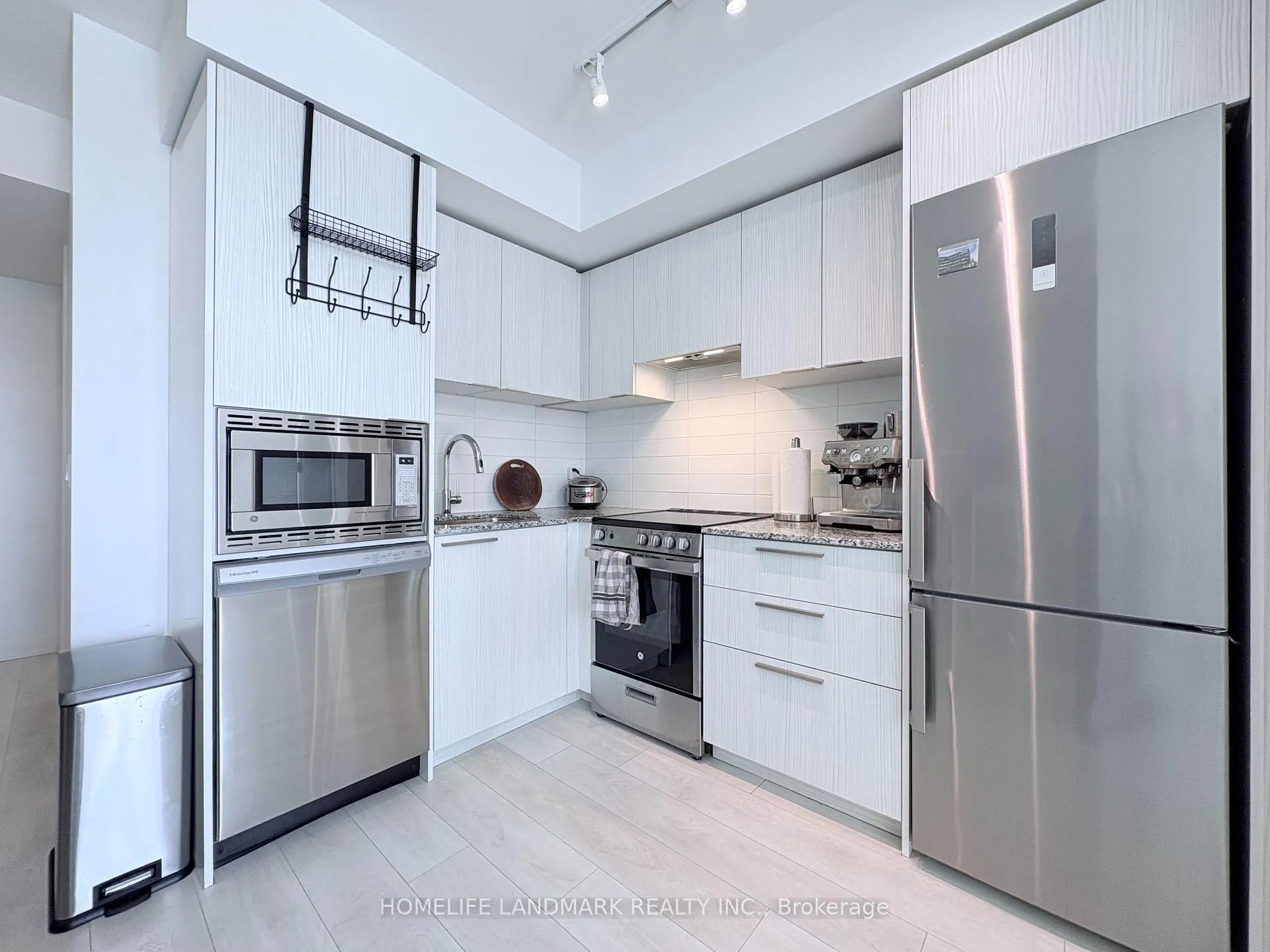 Photo 6 of Unit 2001, 501 Yonge Street, Toronto, Church-Yonge Corridor — HOMEH