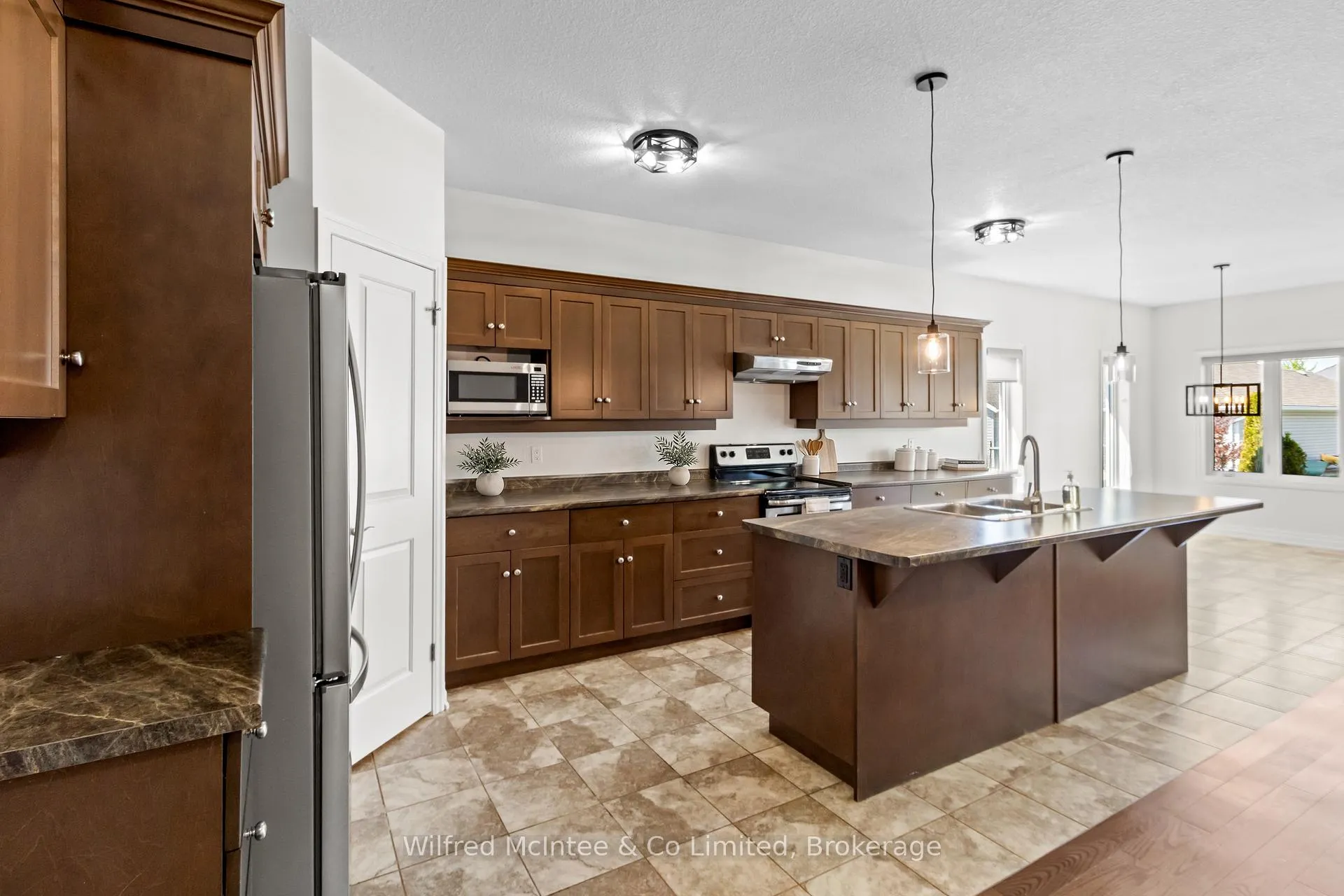 Photo 13 of 524 Stornoway, Huron-Kinloss — HOMEH