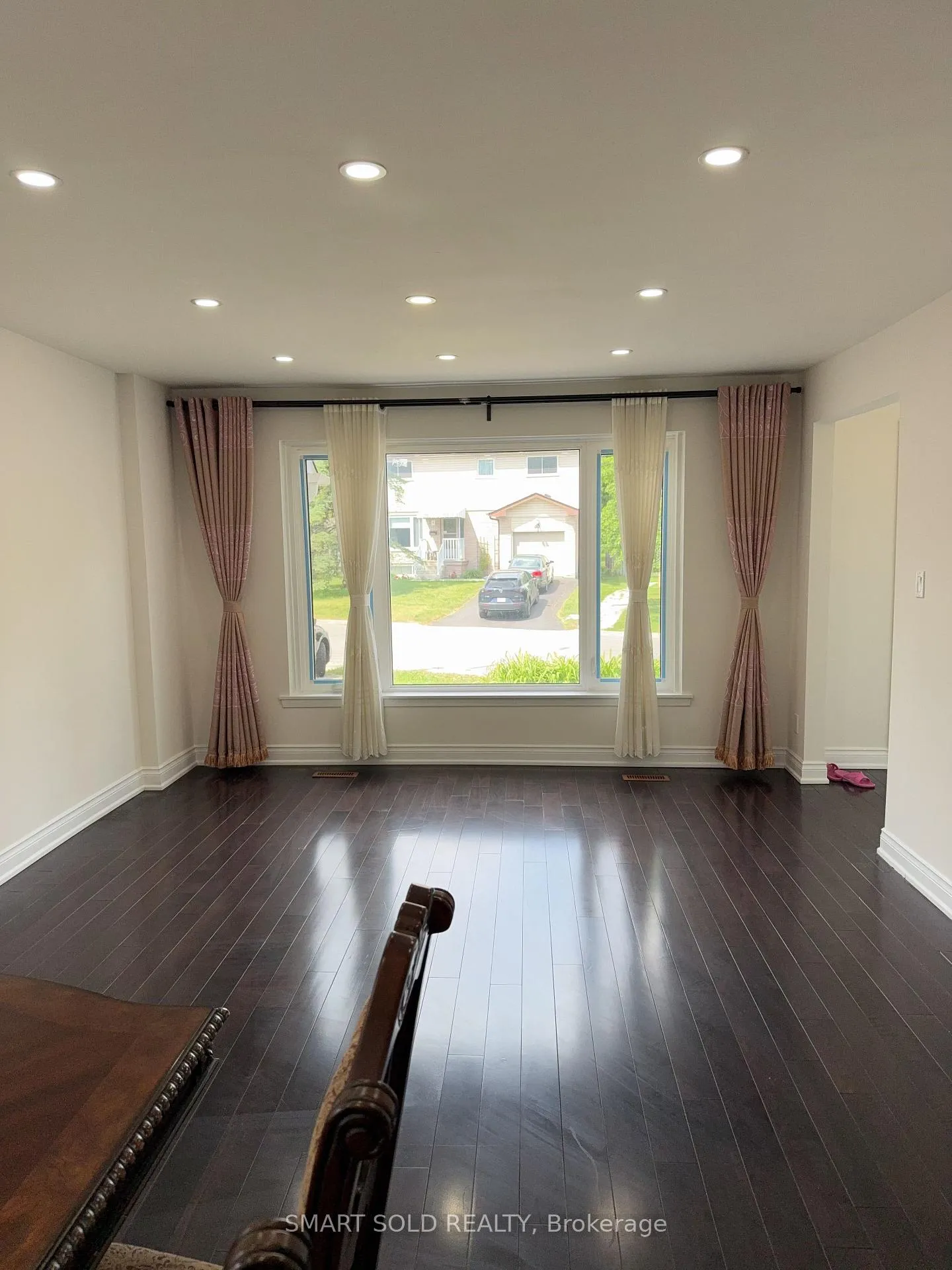 Photo 6 of 1 Hammond Drive, Aurora, Aurora Heights — HOMEH