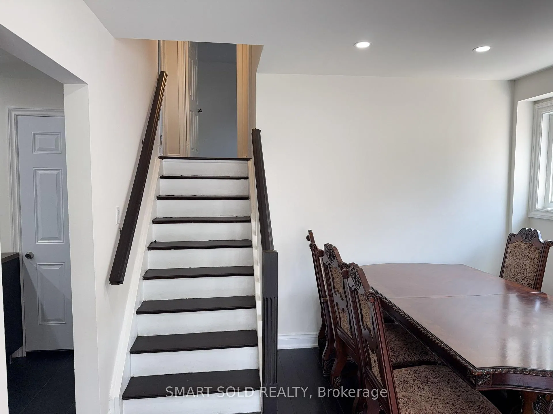 Photo 7 of 1 Hammond Drive, Aurora, Aurora Heights — HOMEH