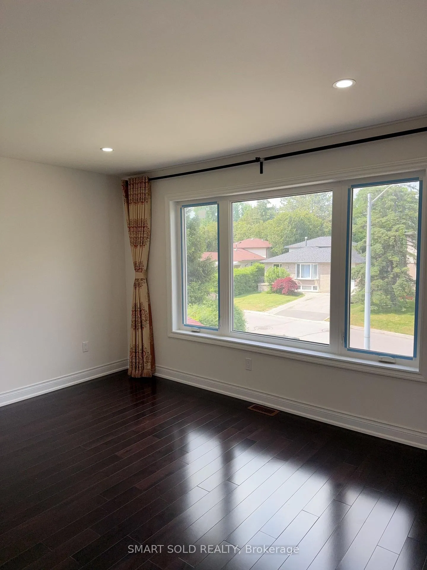 Photo 9 of 1 Hammond Drive, Aurora, Aurora Heights — HOMEH