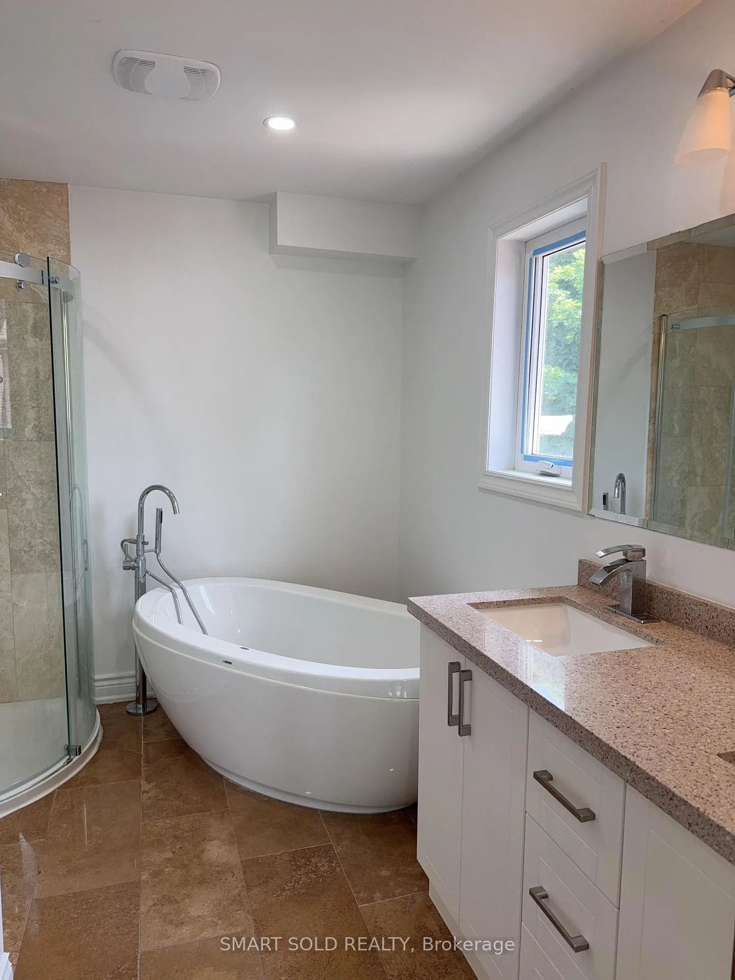 Photo 17 of 1 Hammond Drive, Aurora, Aurora Heights — HOMEH