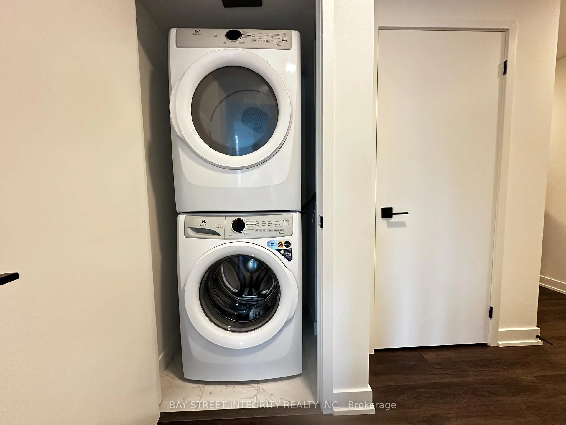 Photo 6 of Unit 802, 609 Sherbourne Street, Toronto, North St. James Town — HOMEH