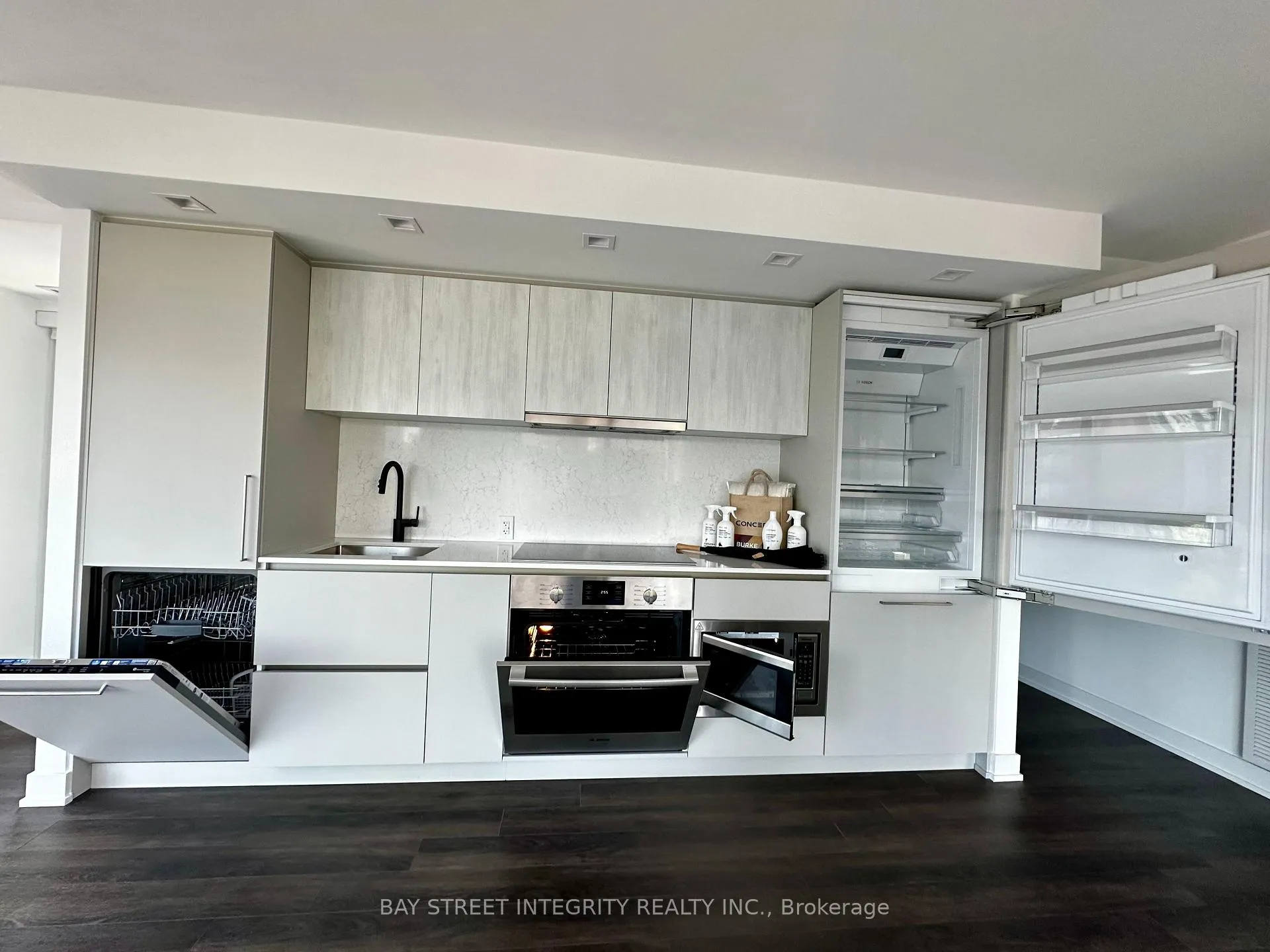 Photo 16 of Unit 802, 609 Sherbourne Street, Toronto, North St. James Town — HOMEH