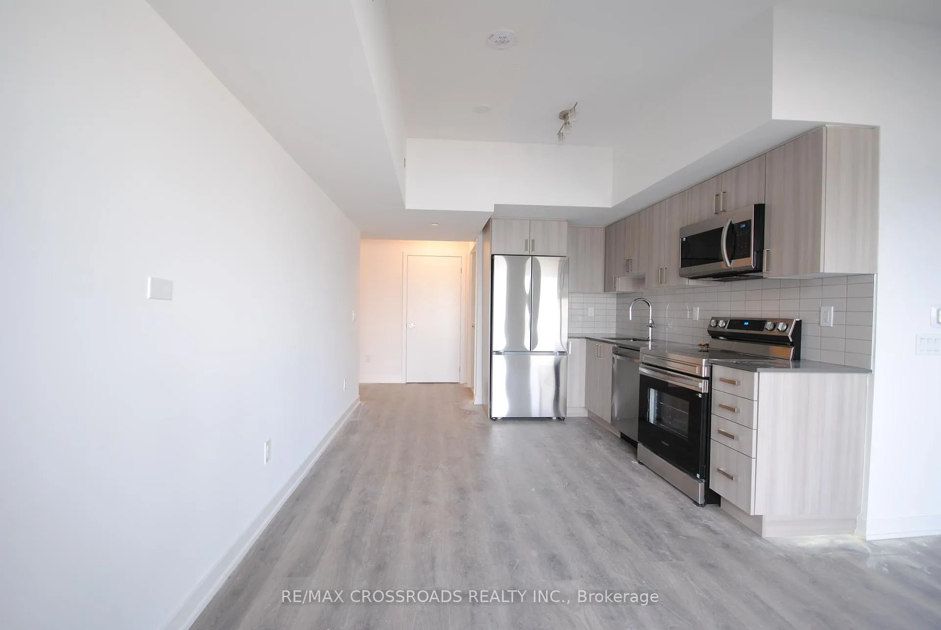 Photo 4 of Unit 417, 1010 Sandy Beach Road, Pickering, Bay Ridges — HOMEH