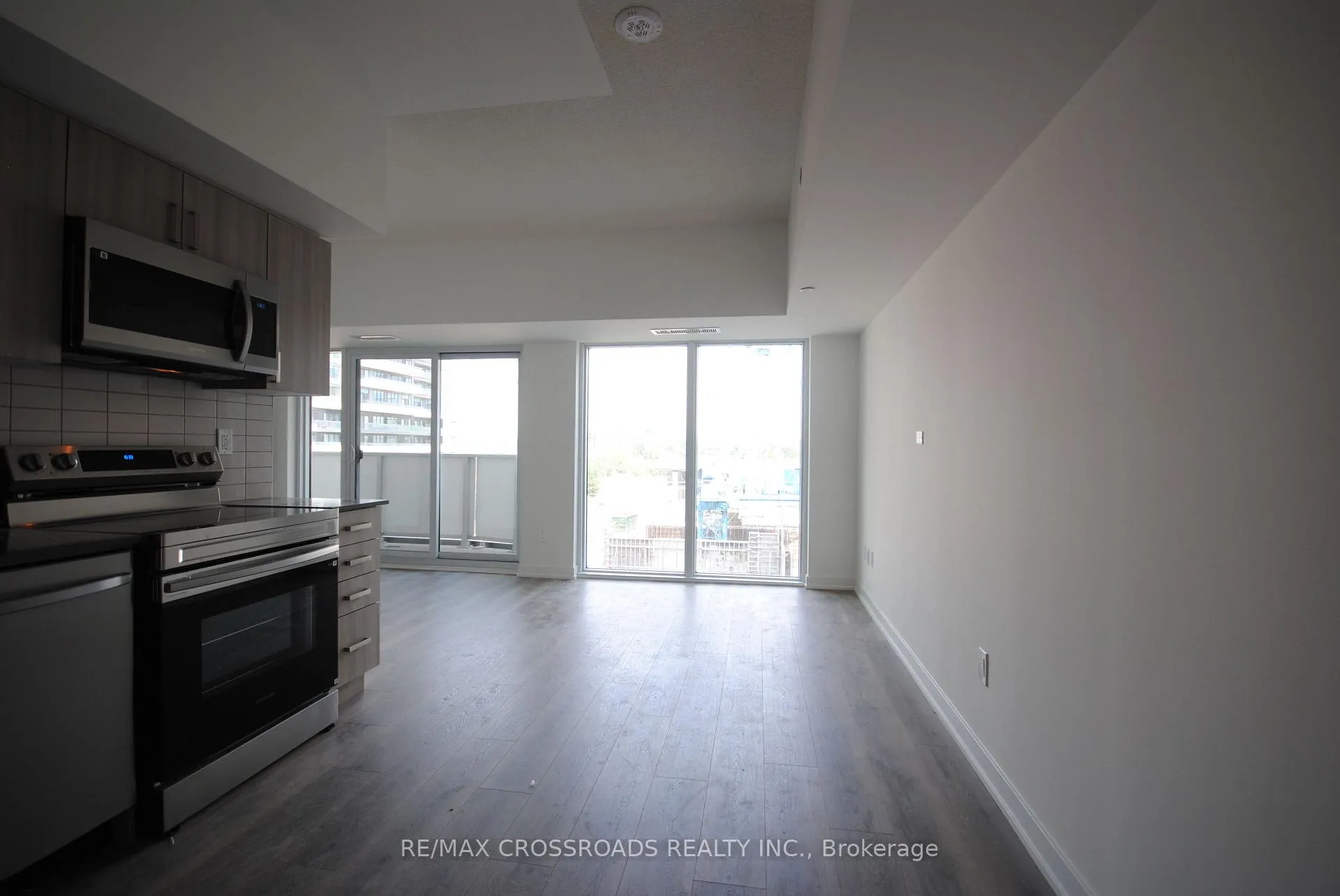 Photo 5 of Unit 417, 1010 Sandy Beach Road, Pickering, Bay Ridges — HOMEH