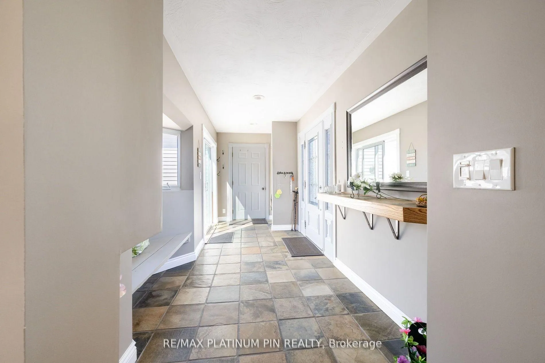 Photo 2 of 21 Longfield Drive, Kawartha Lakes, Manvers — HOMEH