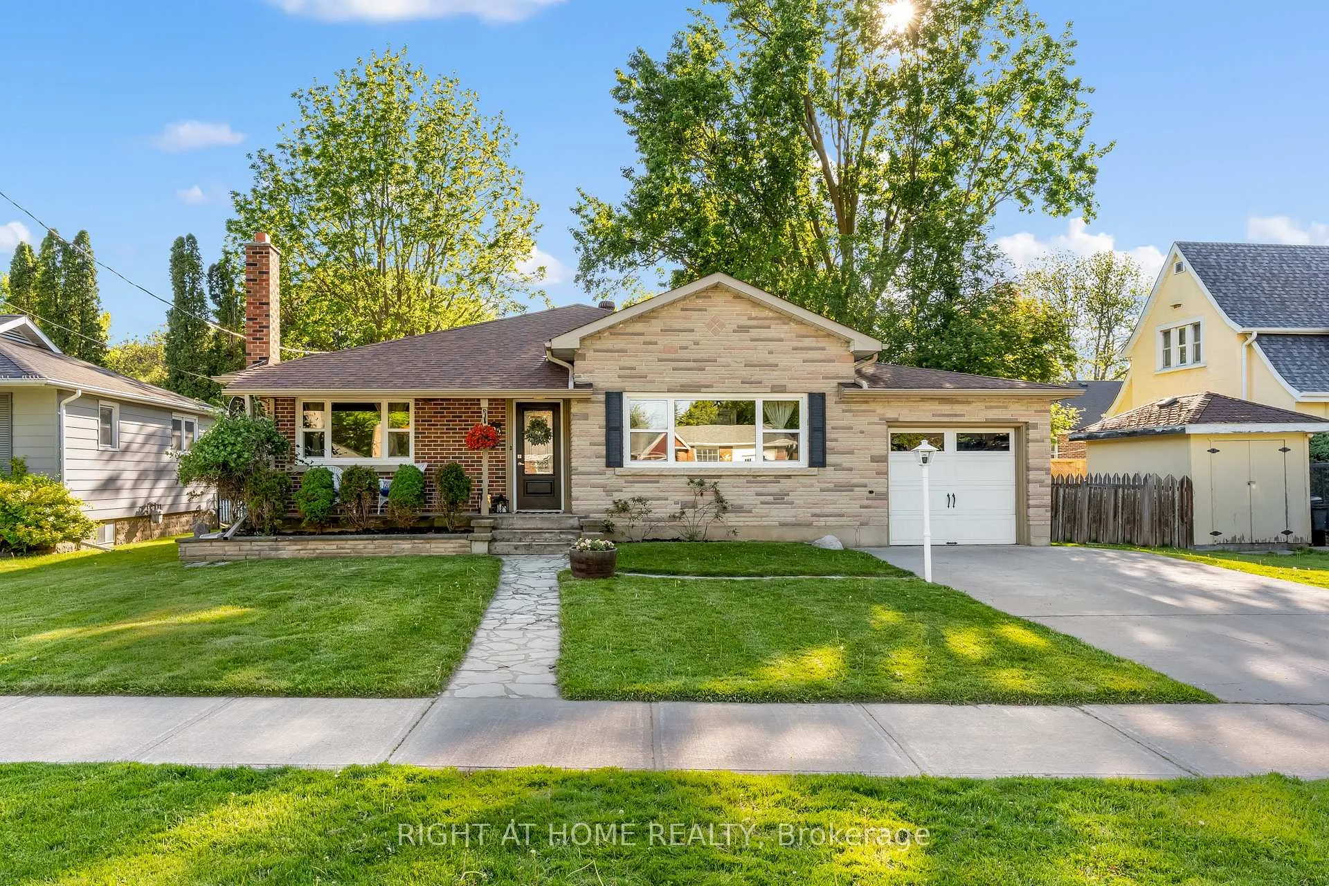 Photo 1 of 102 Paris Street, New Tecumseth, Alliston — HOMEH