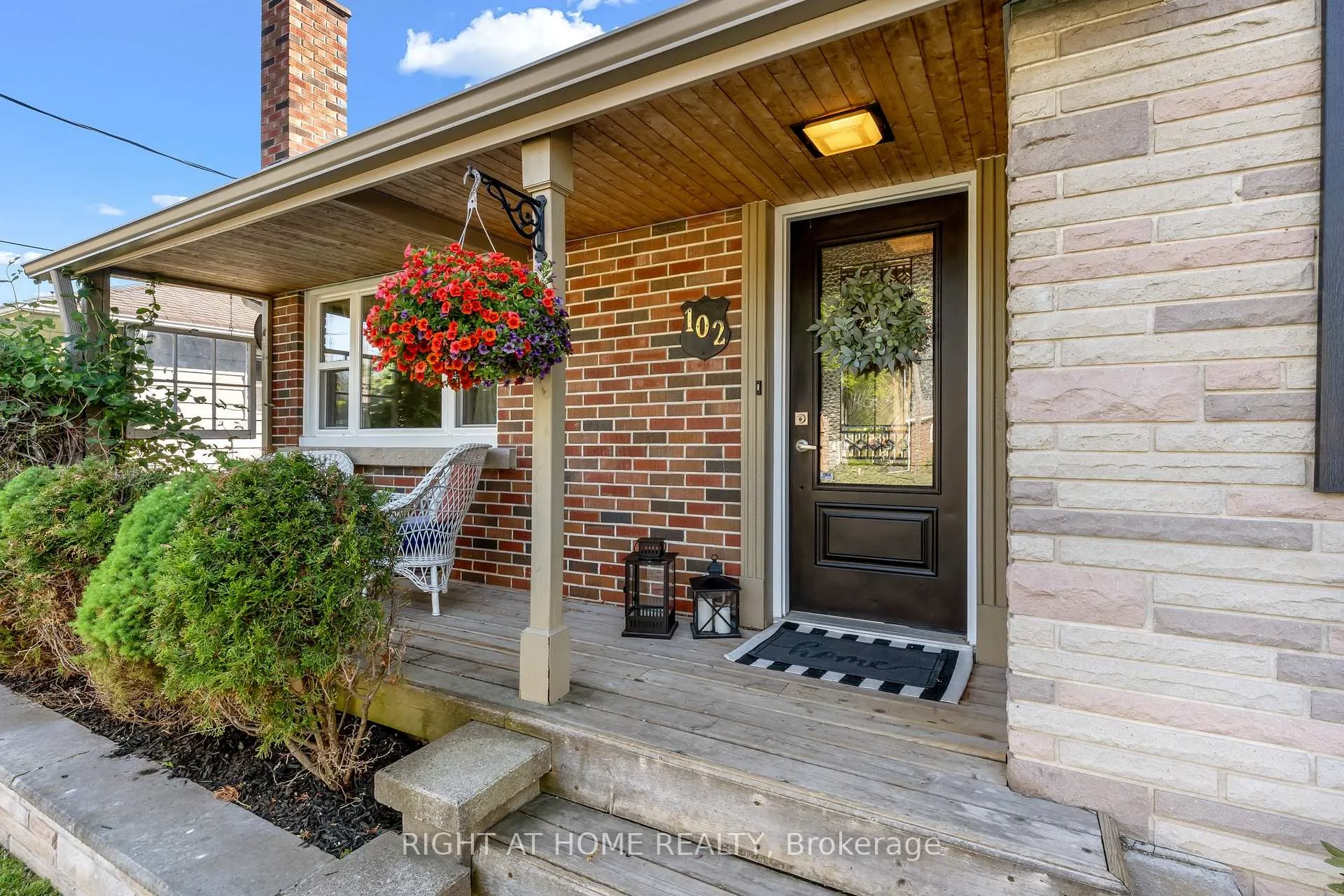 Photo 4 of 102 Paris Street, New Tecumseth, Alliston — HOMEH
