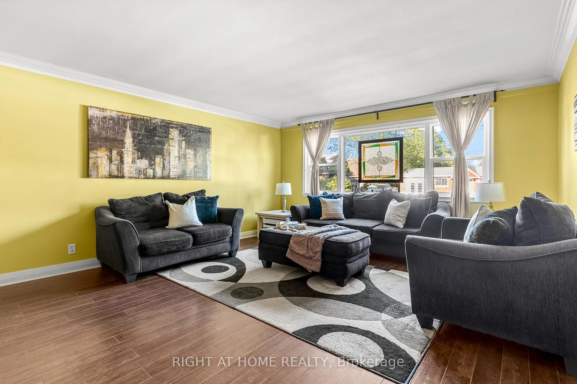 Photo 6 of 102 Paris Street, New Tecumseth, Alliston — HOMEH