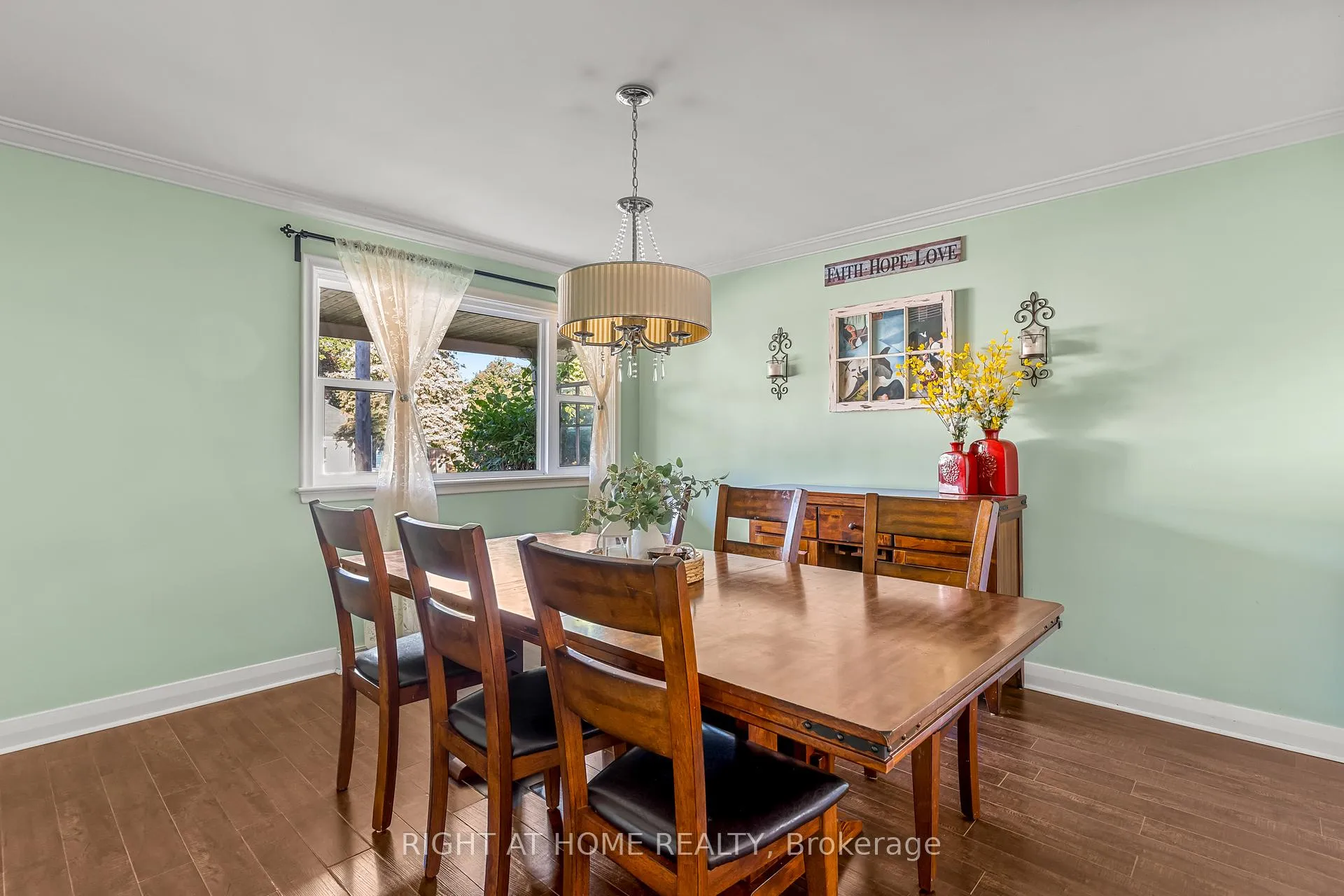 Photo 10 of 102 Paris Street, New Tecumseth, Alliston — HOMEH