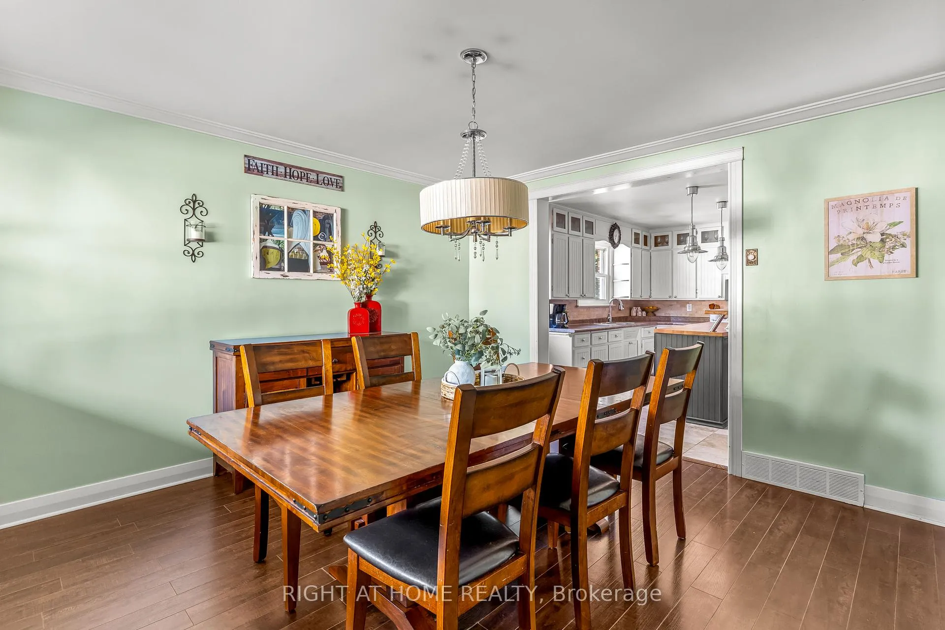 Photo 11 of 102 Paris Street, New Tecumseth, Alliston — HOMEH