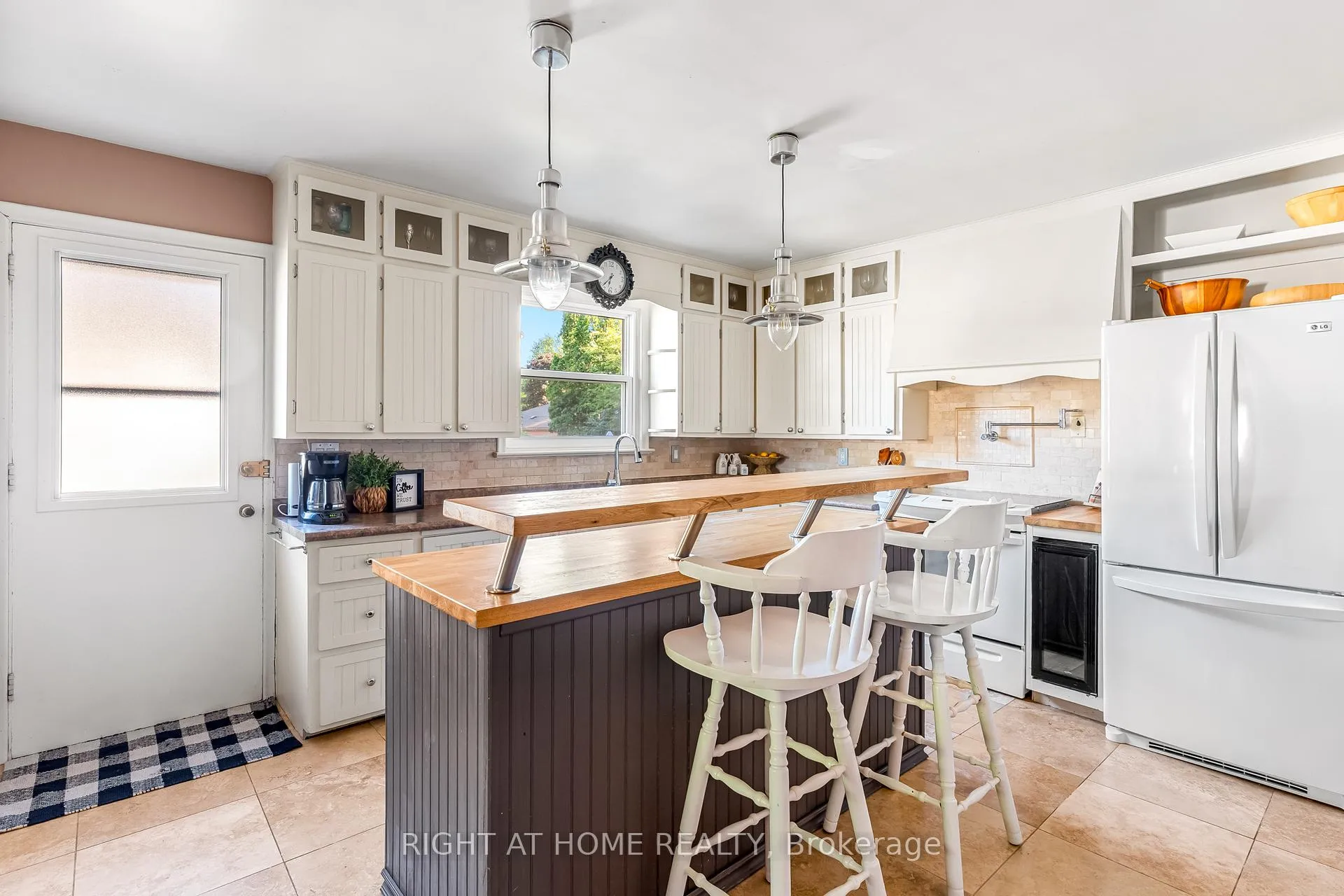 Photo 13 of 102 Paris Street, New Tecumseth, Alliston — HOMEH