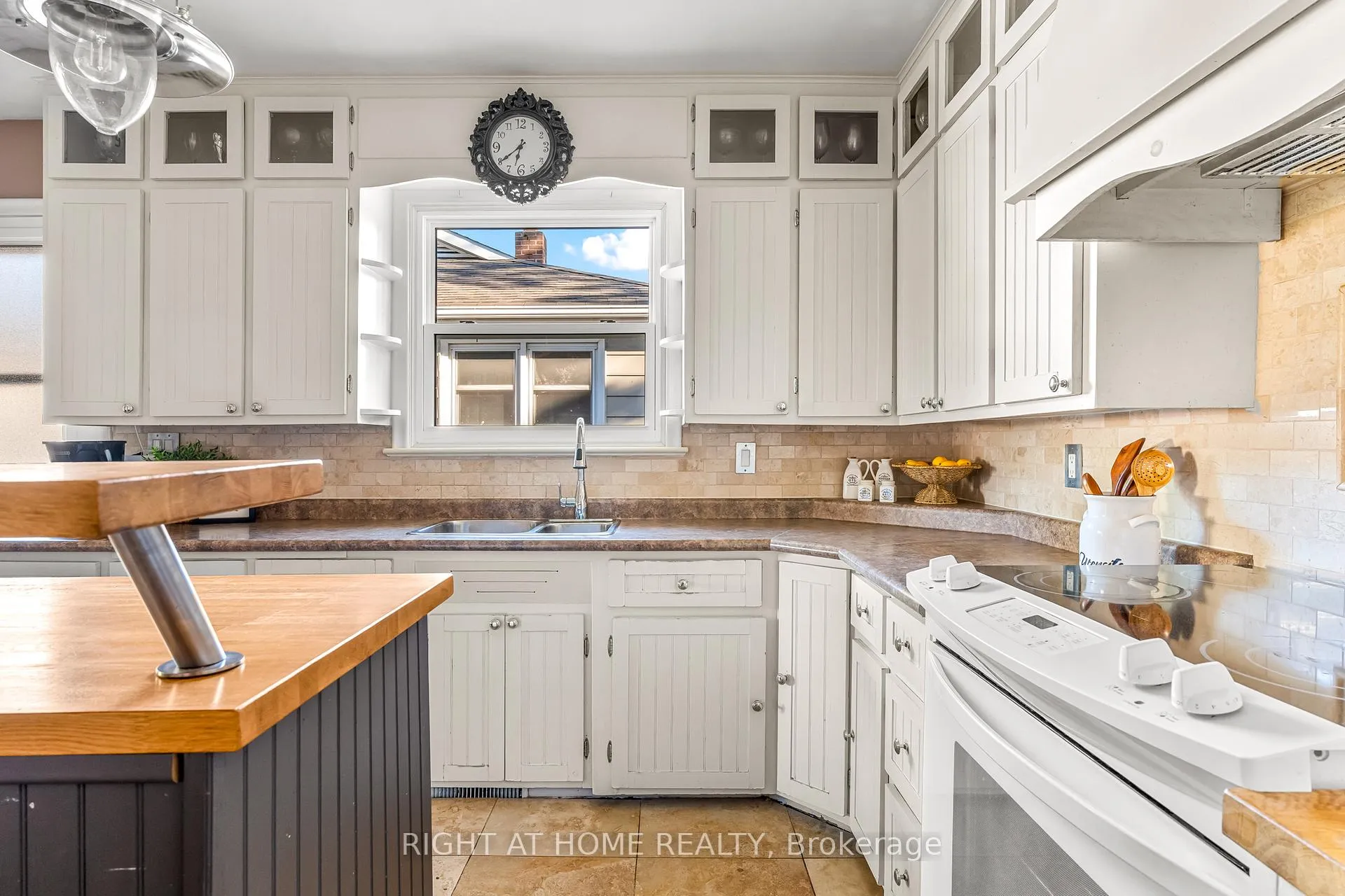 Photo 15 of 102 Paris Street, New Tecumseth, Alliston — HOMEH