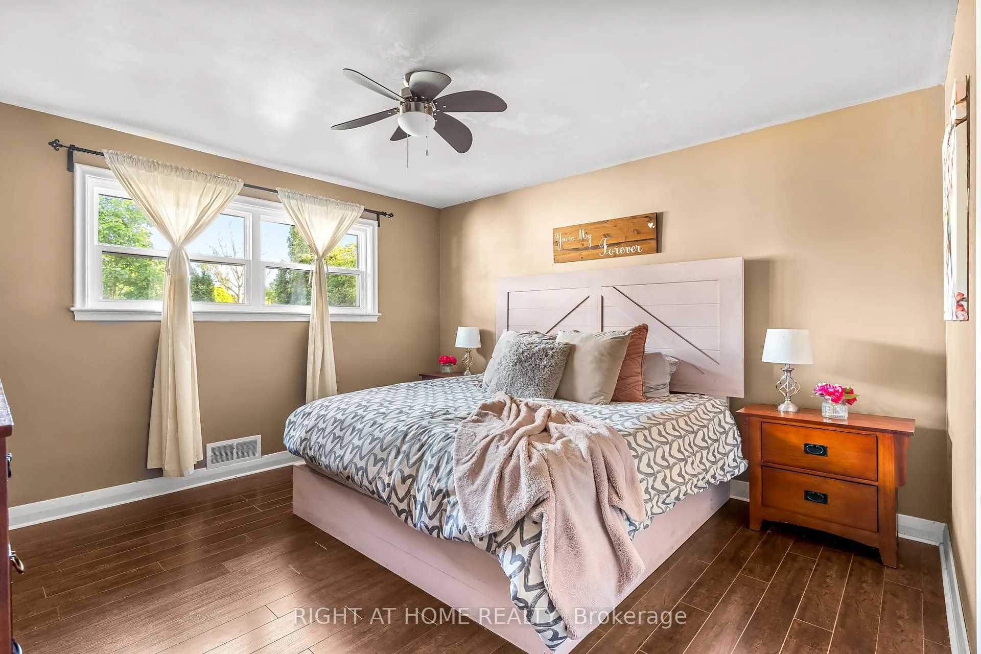 Photo 17 of 102 Paris Street, New Tecumseth, Alliston — HOMEH