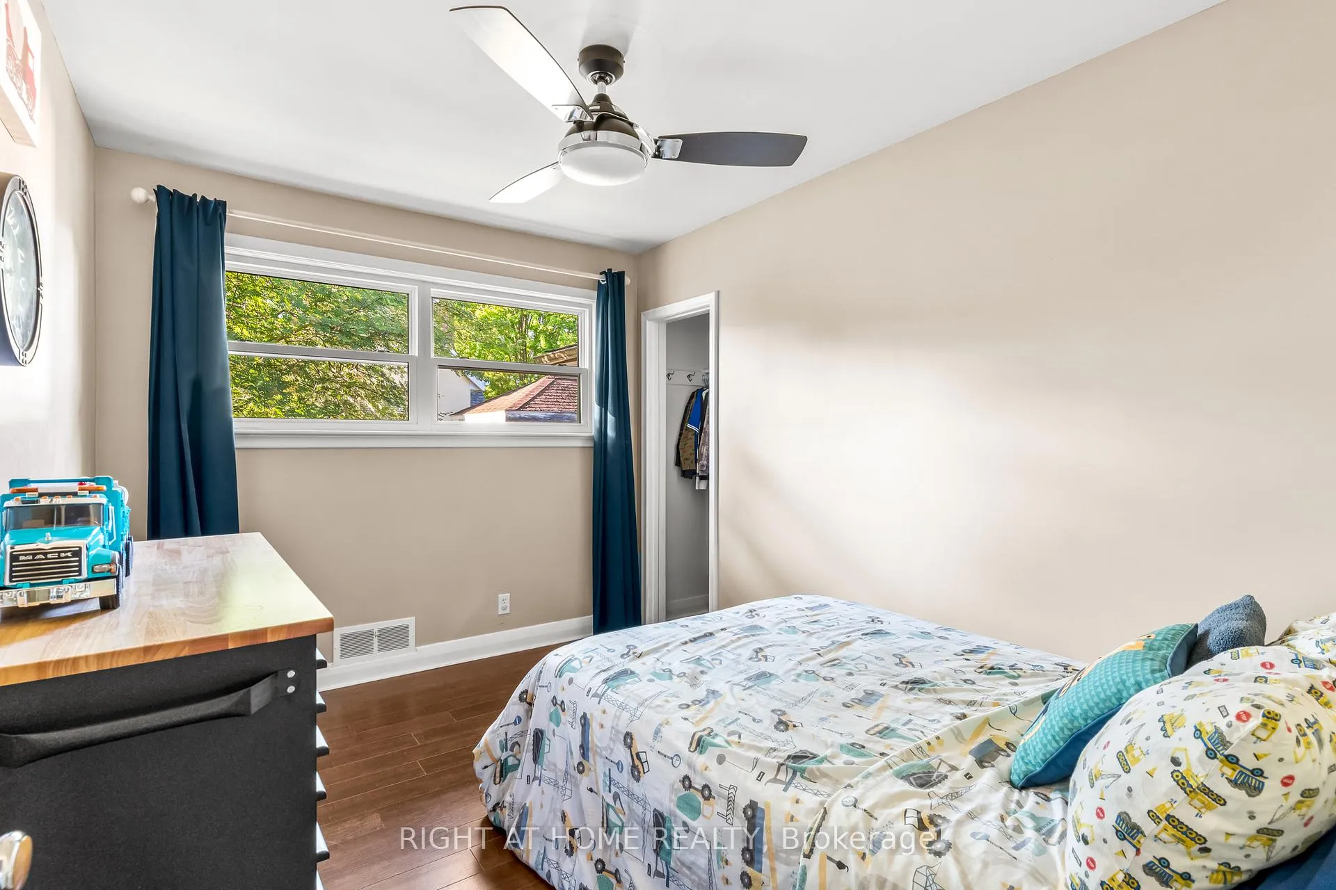 Photo 20 of 102 Paris Street, New Tecumseth, Alliston — HOMEH