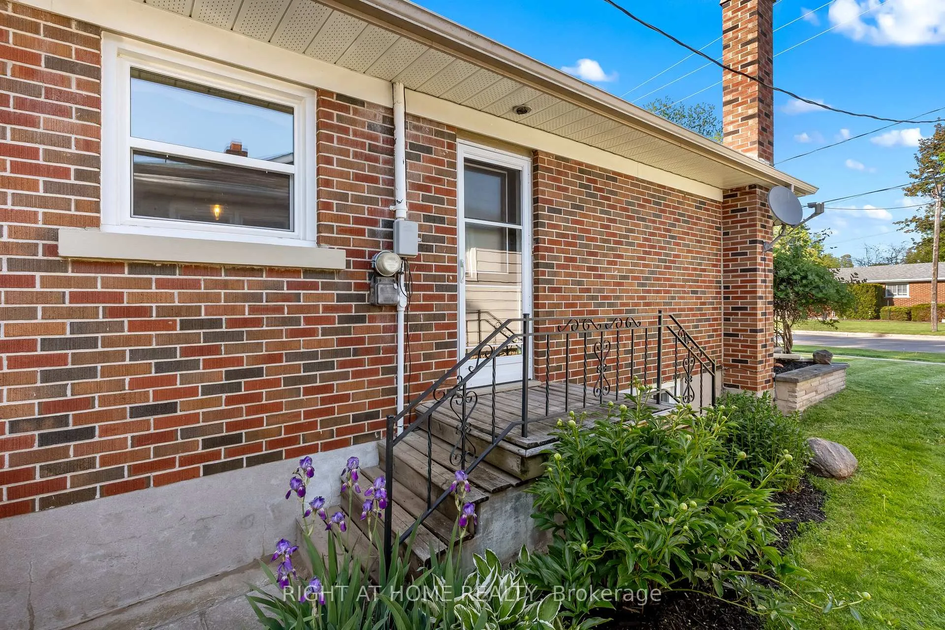 Photo 31 of 102 Paris Street, New Tecumseth, Alliston — HOMEH