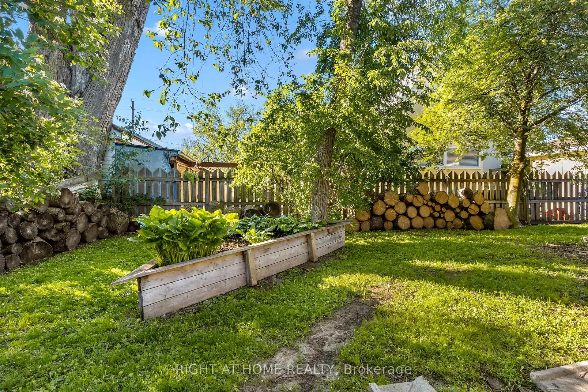 Photo 34 of 102 Paris Street, New Tecumseth, Alliston — HOMEH