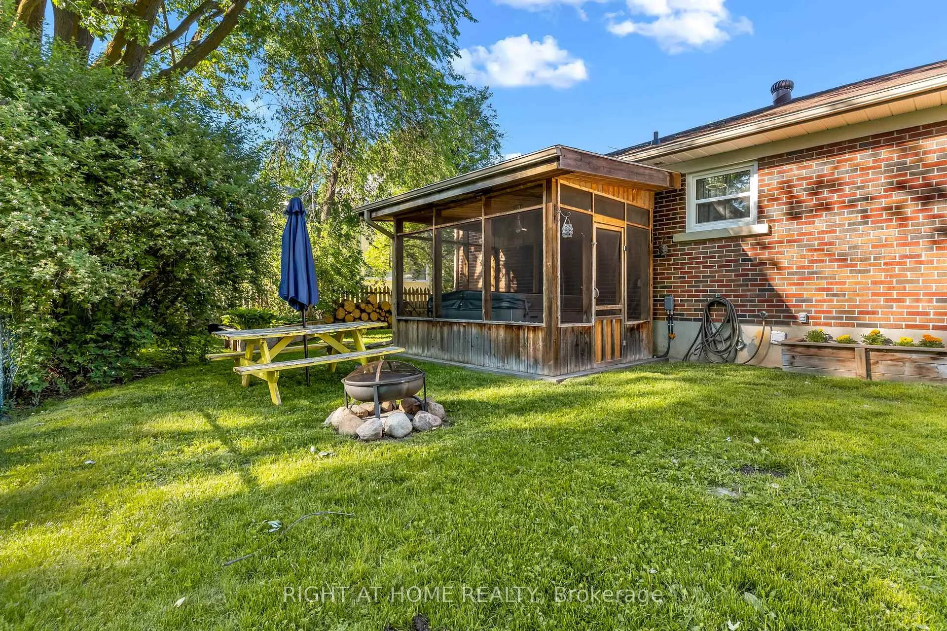 Photo 35 of 102 Paris Street, New Tecumseth, Alliston — HOMEH