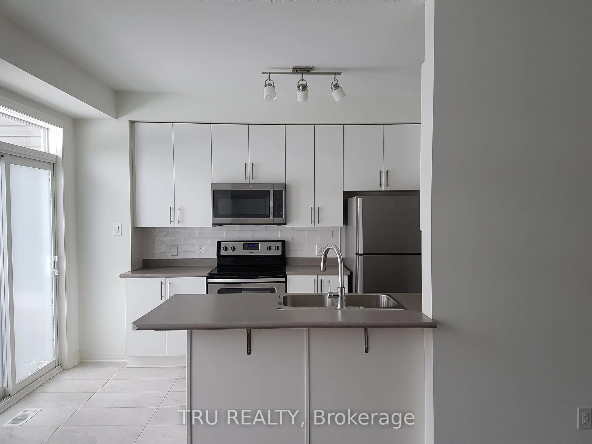 Photo 2 of 133 Overberg Way, Ottawa, Kanata - Emerald Meadows/Trailwest — HOMEH
