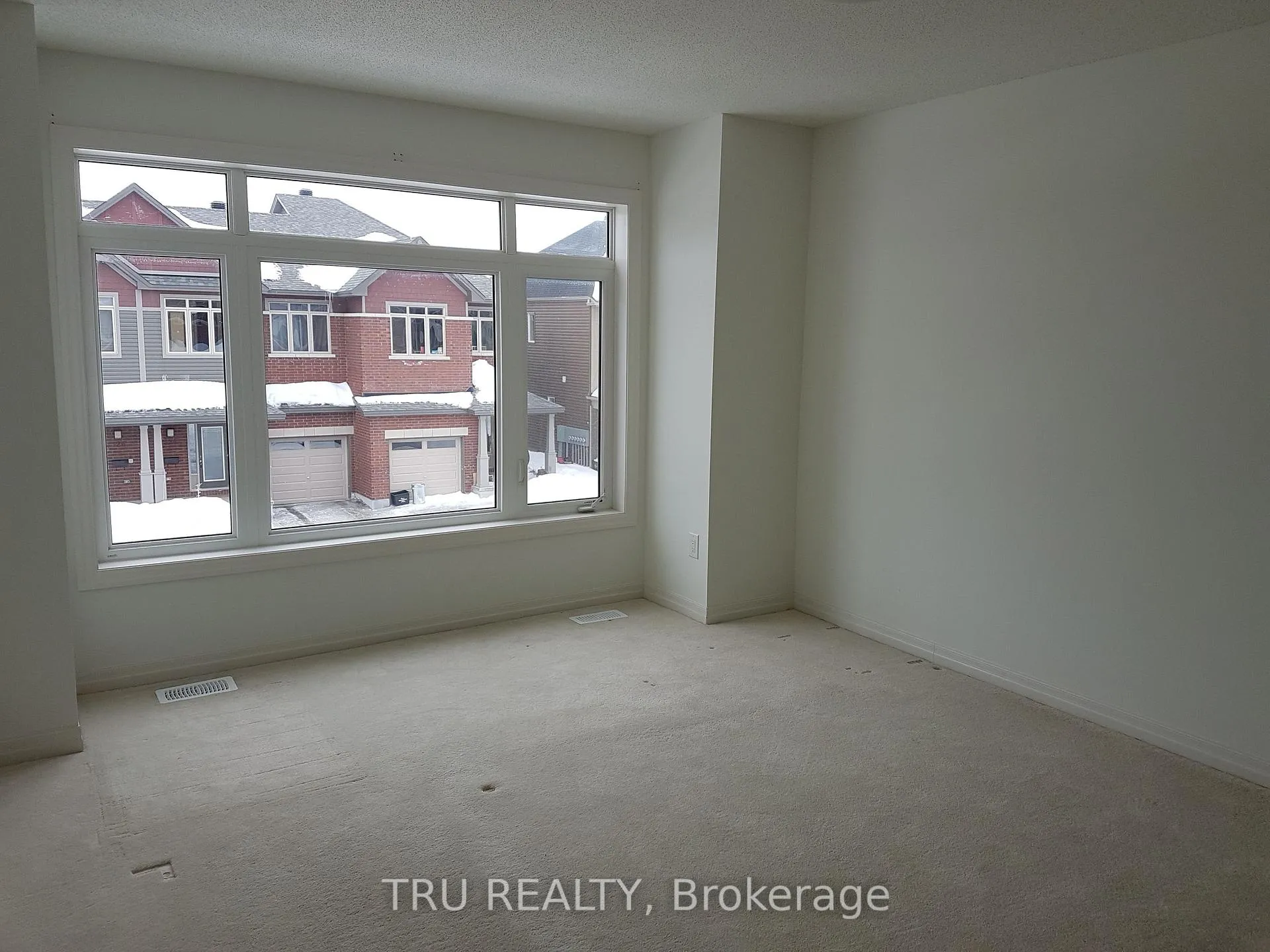 Photo 3 of 133 Overberg Way, Ottawa, Kanata - Emerald Meadows/Trailwest — HOMEH