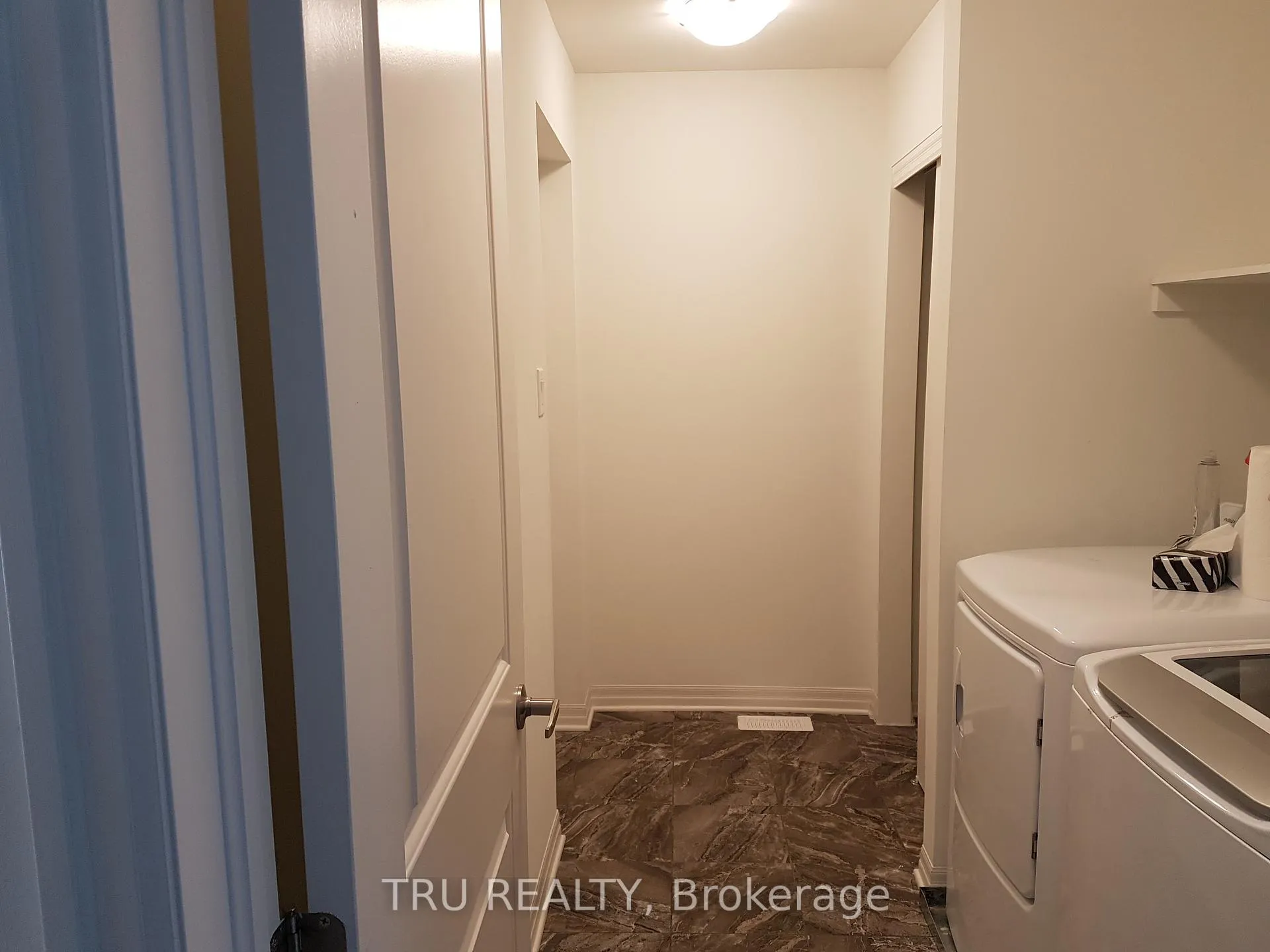 Photo 5 of 133 Overberg Way, Ottawa, Kanata - Emerald Meadows/Trailwest — HOMEH