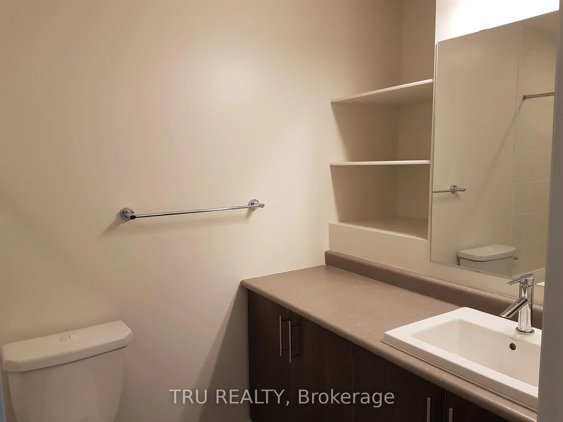 Photo 8 of 133 Overberg Way, Ottawa, Kanata - Emerald Meadows/Trailwest — HOMEH