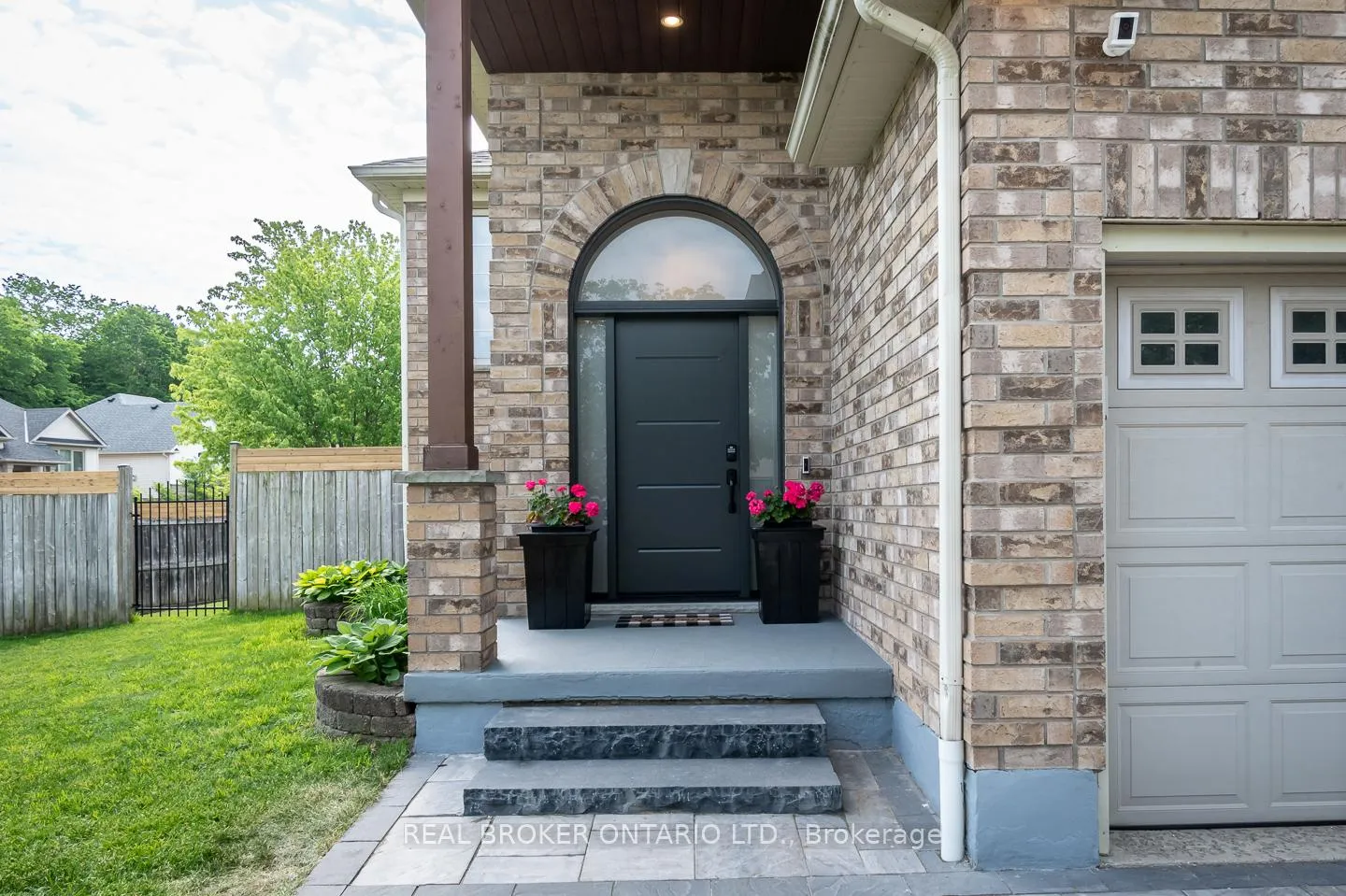 Photo 2 of 12 Kingsley Road, Halton Hills, Acton — HOMEH
