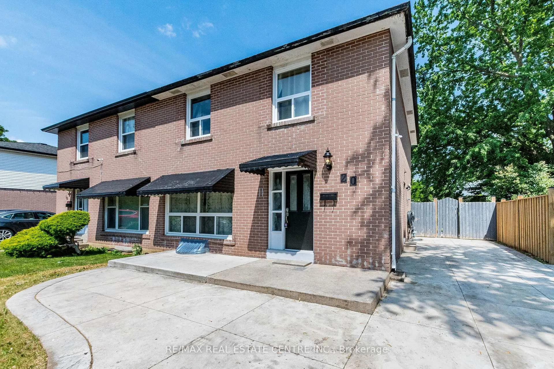 Photo 2 of 20 Earnscliffe Circle, Brampton, Southgate — HOMEH