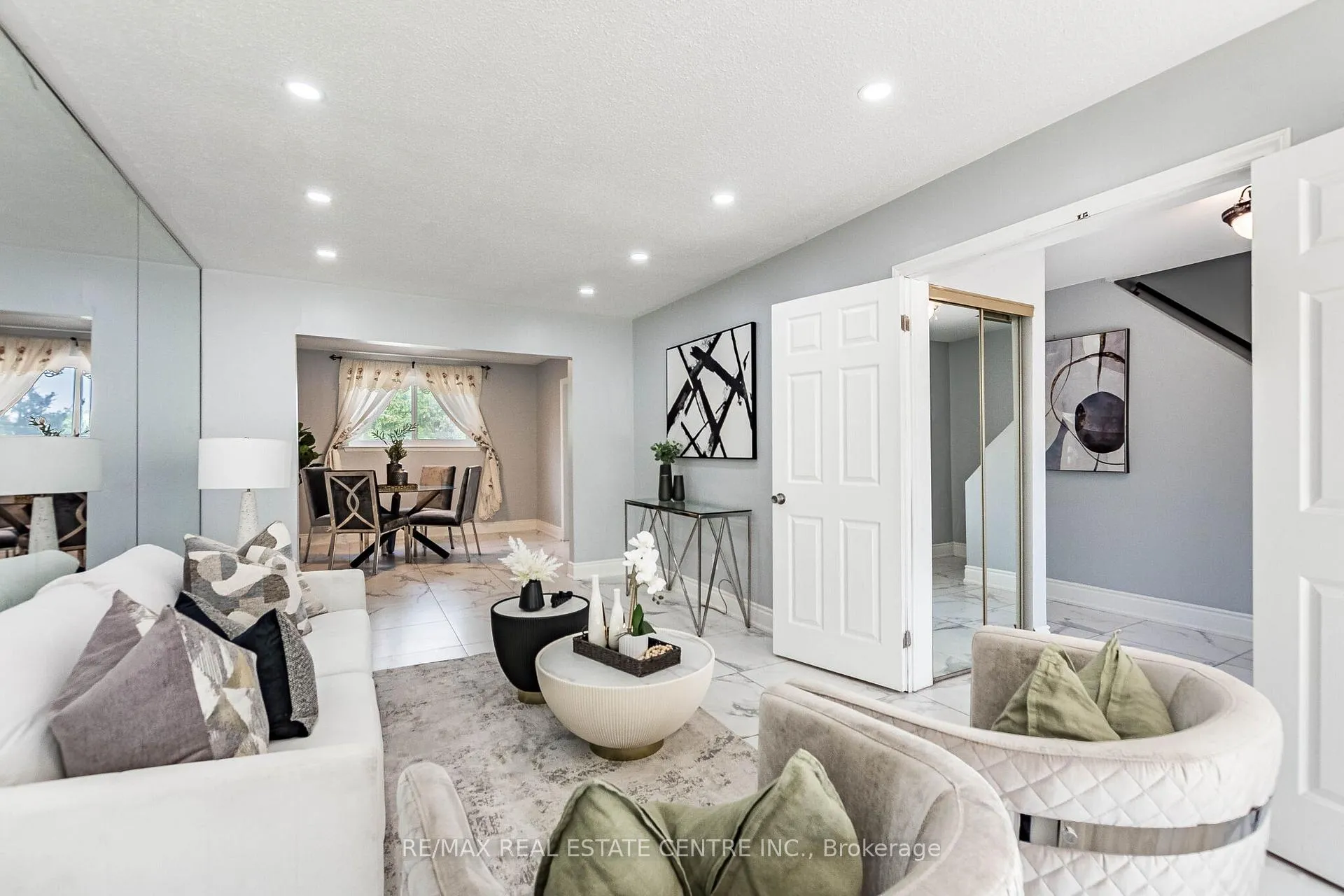Photo 9 of 20 Earnscliffe Circle, Brampton, Southgate — HOMEH