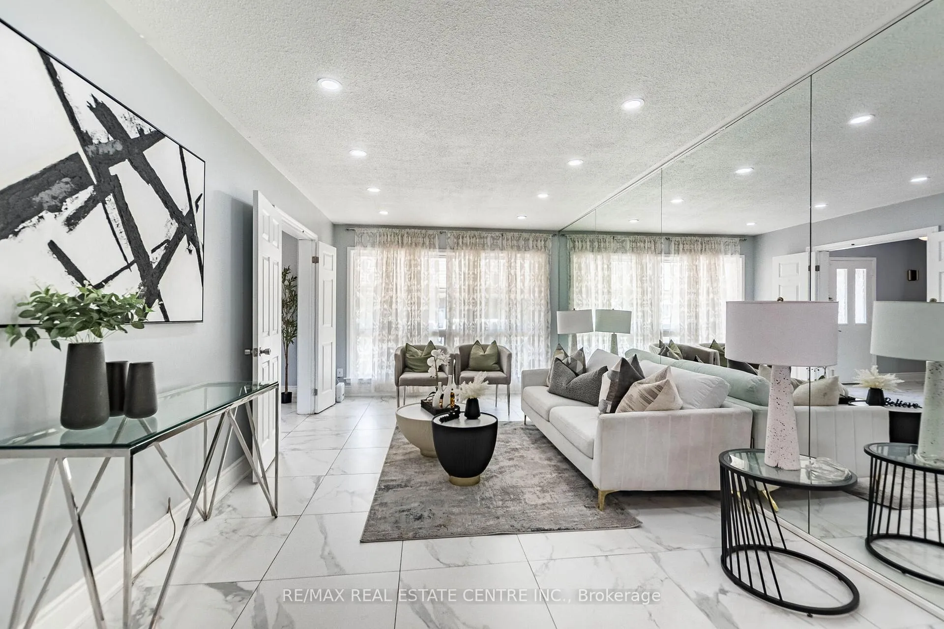 Photo 10 of 20 Earnscliffe Circle, Brampton, Southgate — HOMEH