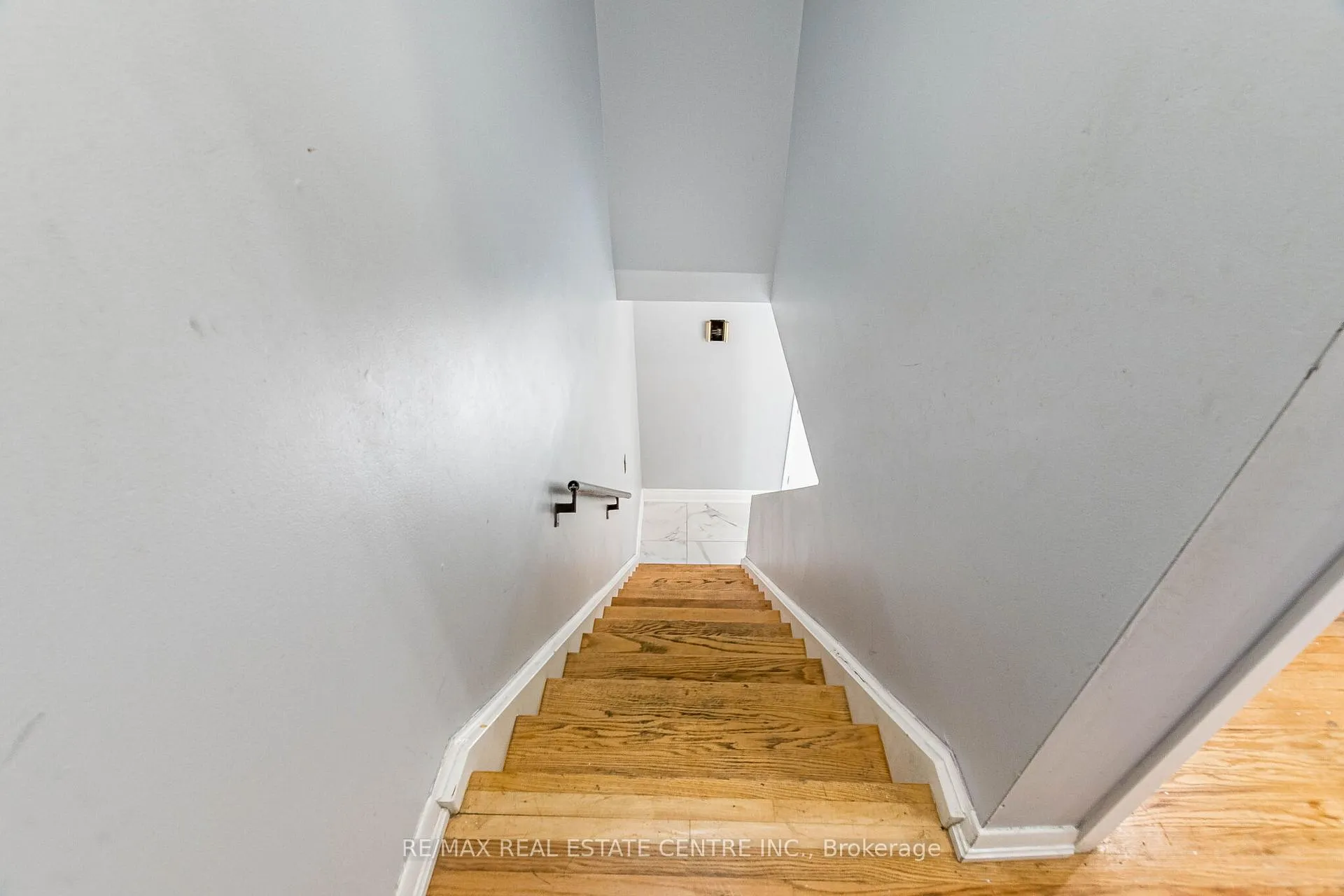 Photo 18 of 20 Earnscliffe Circle, Brampton, Southgate — HOMEH