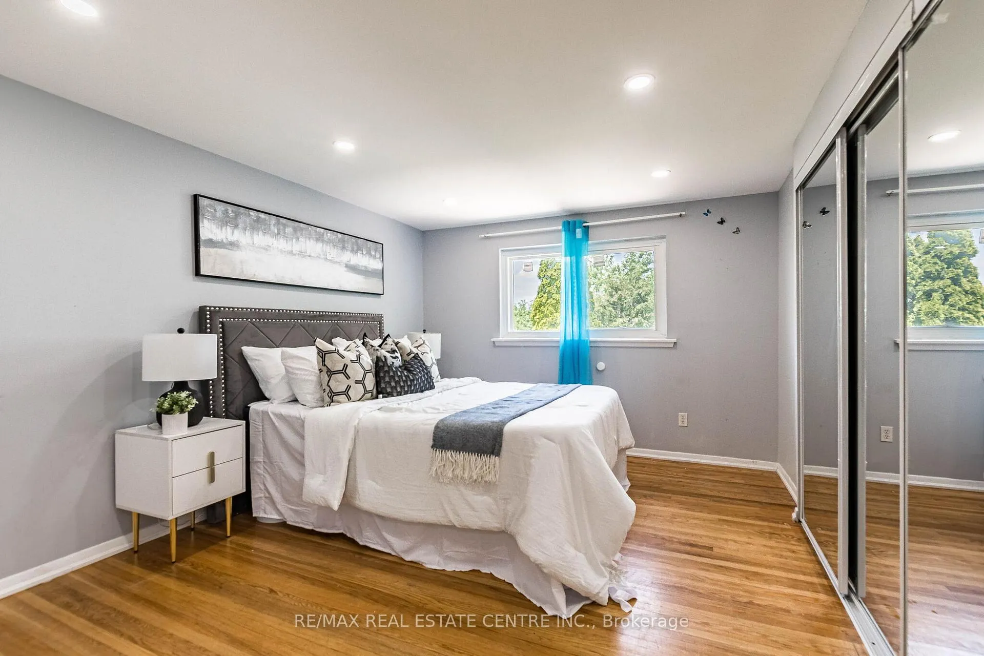 Photo 21 of 20 Earnscliffe Circle, Brampton, Southgate — HOMEH
