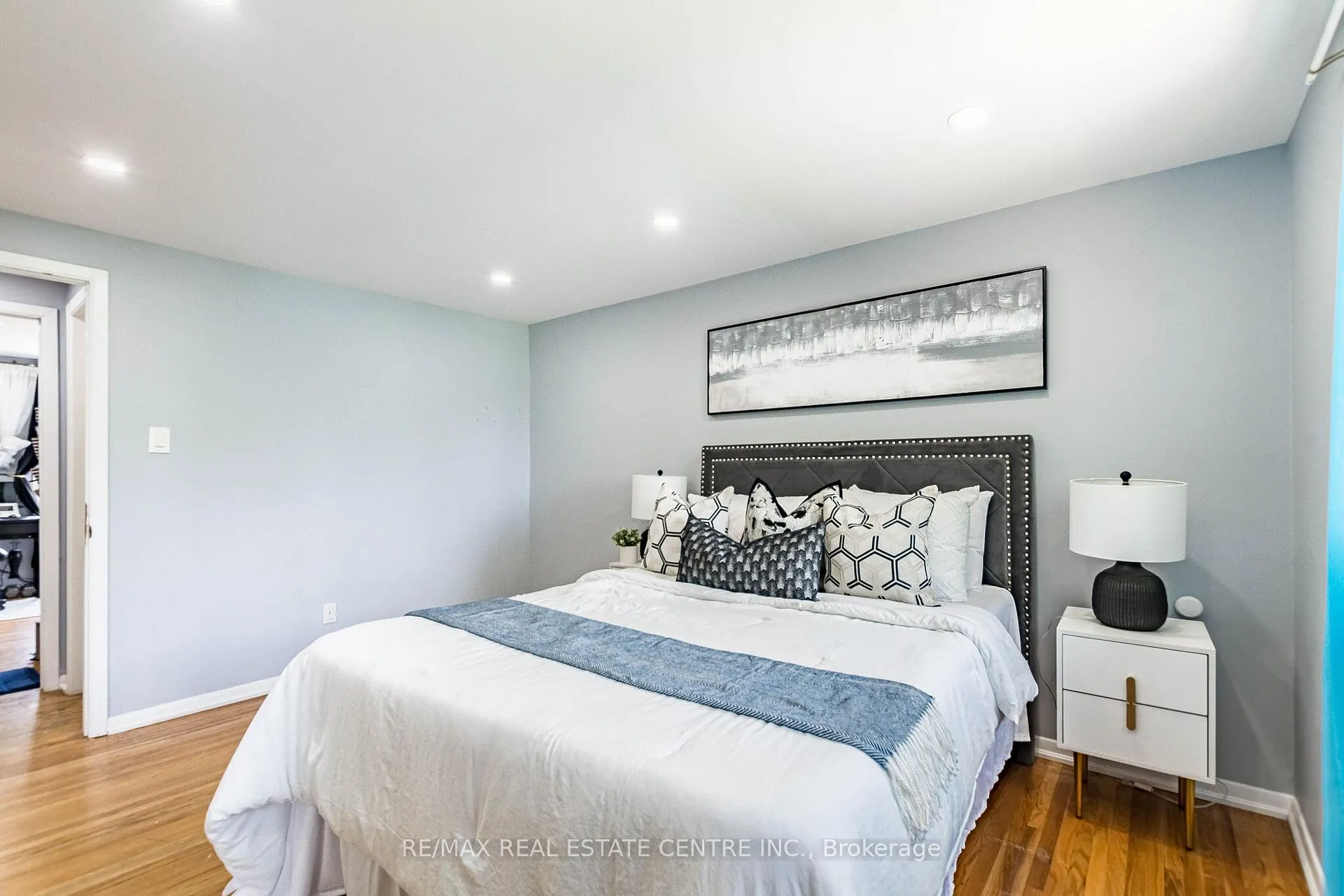 Photo 22 of 20 Earnscliffe Circle, Brampton, Southgate — HOMEH