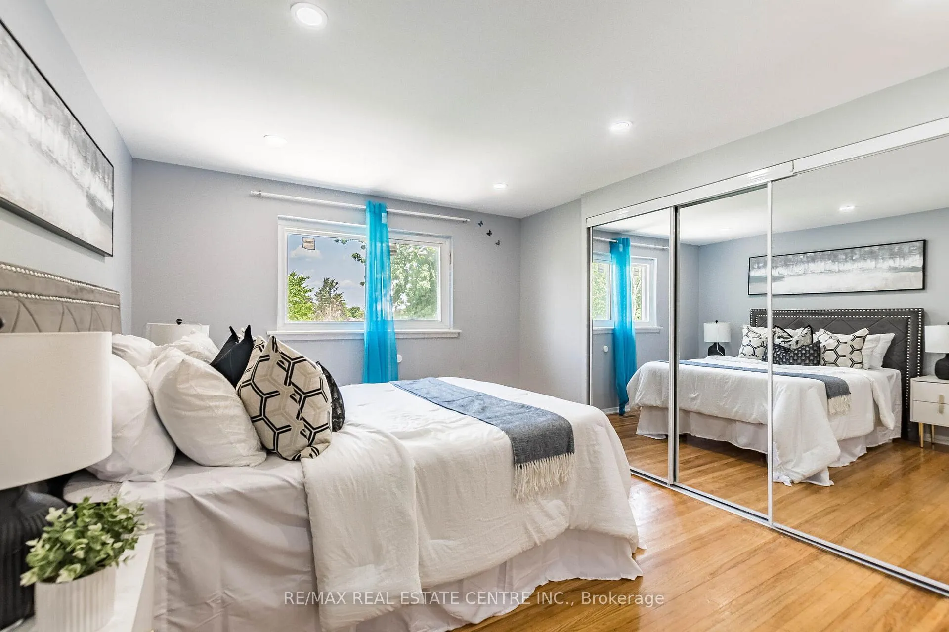Photo 23 of 20 Earnscliffe Circle, Brampton, Southgate — HOMEH